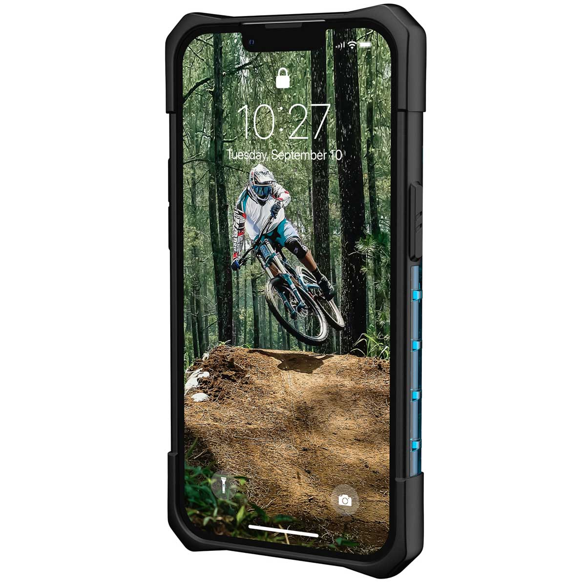 Smartphone in schwarzem Gehäuse zeigt Mountainbiker auf einem Trail im Wald.