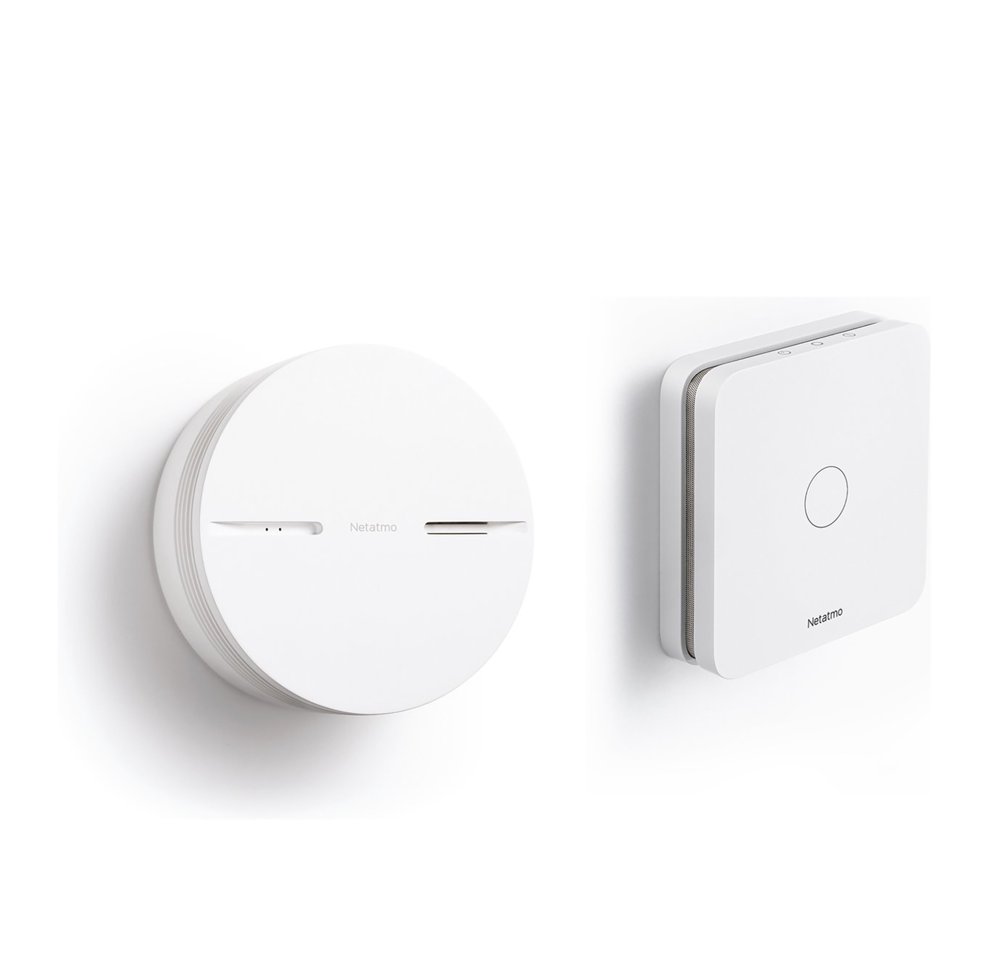 Twee witte Netatmo-apparaten, één rond en één vierkant, tegen een witte achtergrond.