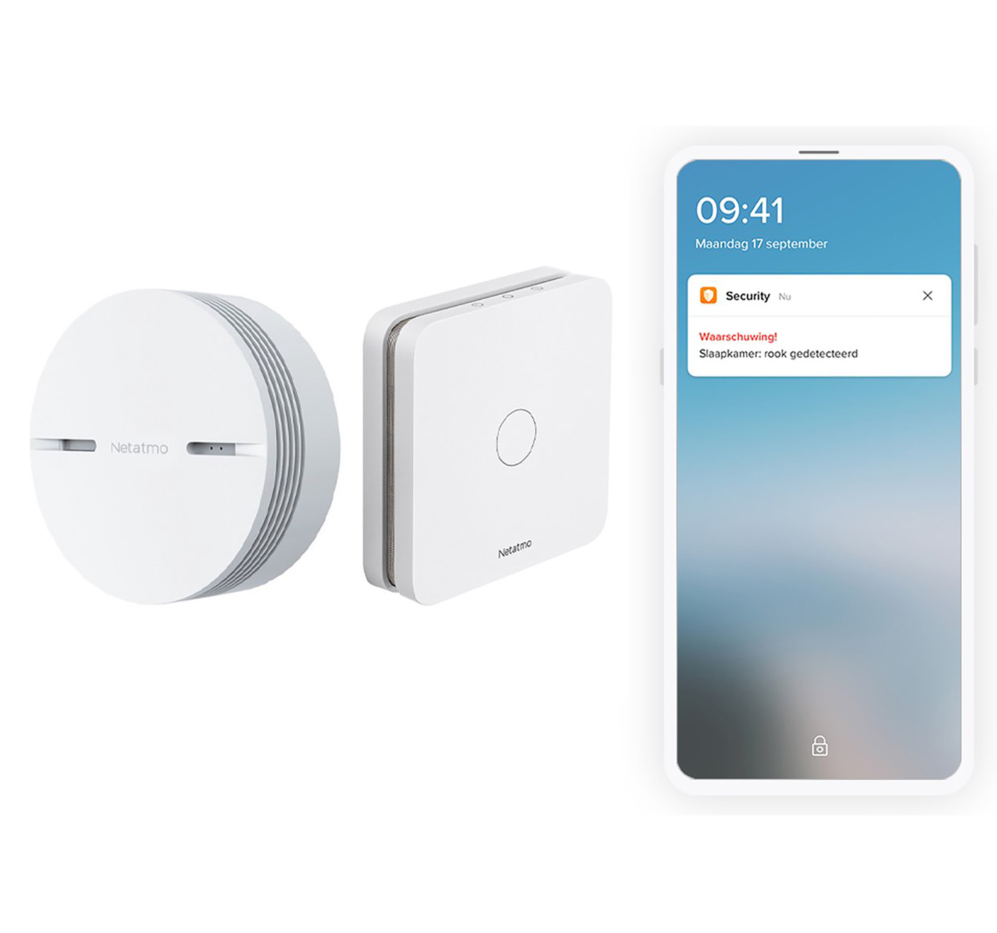 Witte Netatmo-apparaten en een smartphone met een melding over rookdetectie.