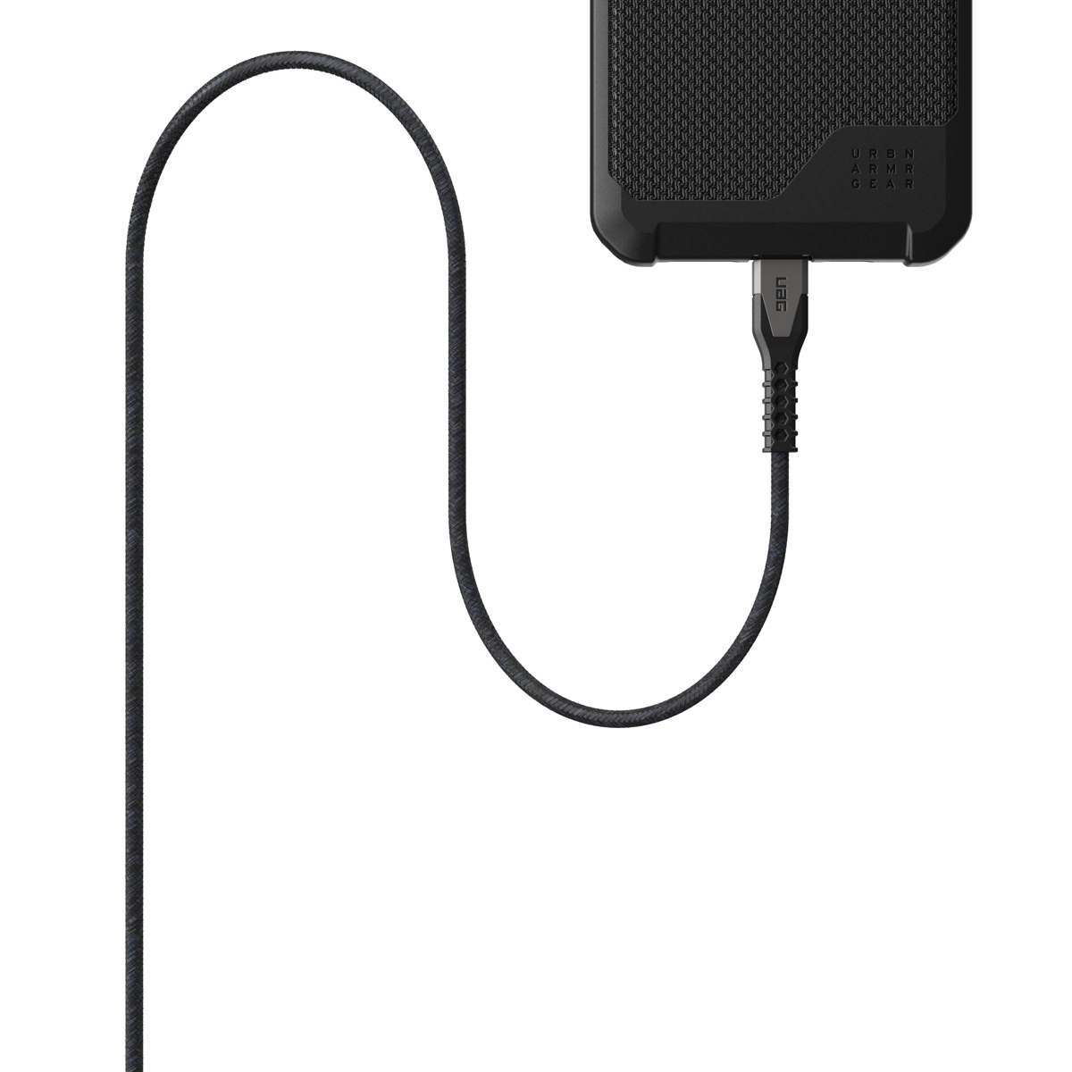 Zbliżenie czarnego etui na telefon z podłączonym kablem ładującym. Kabel jest czarny.