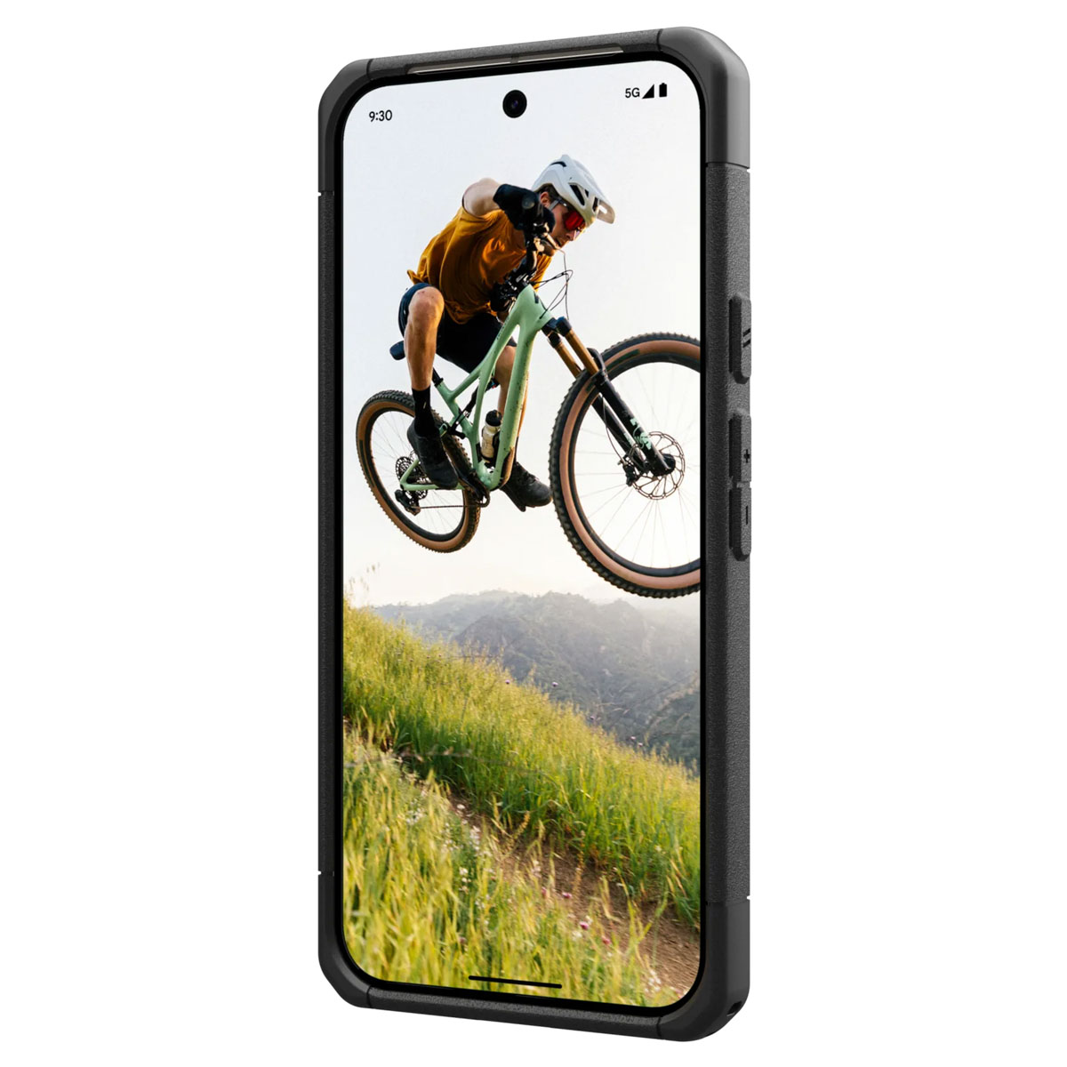 Person fährt mit dem Fahrrad über einen Hügel; Telefon zeigt Szene. Schwarze Handyhülle.