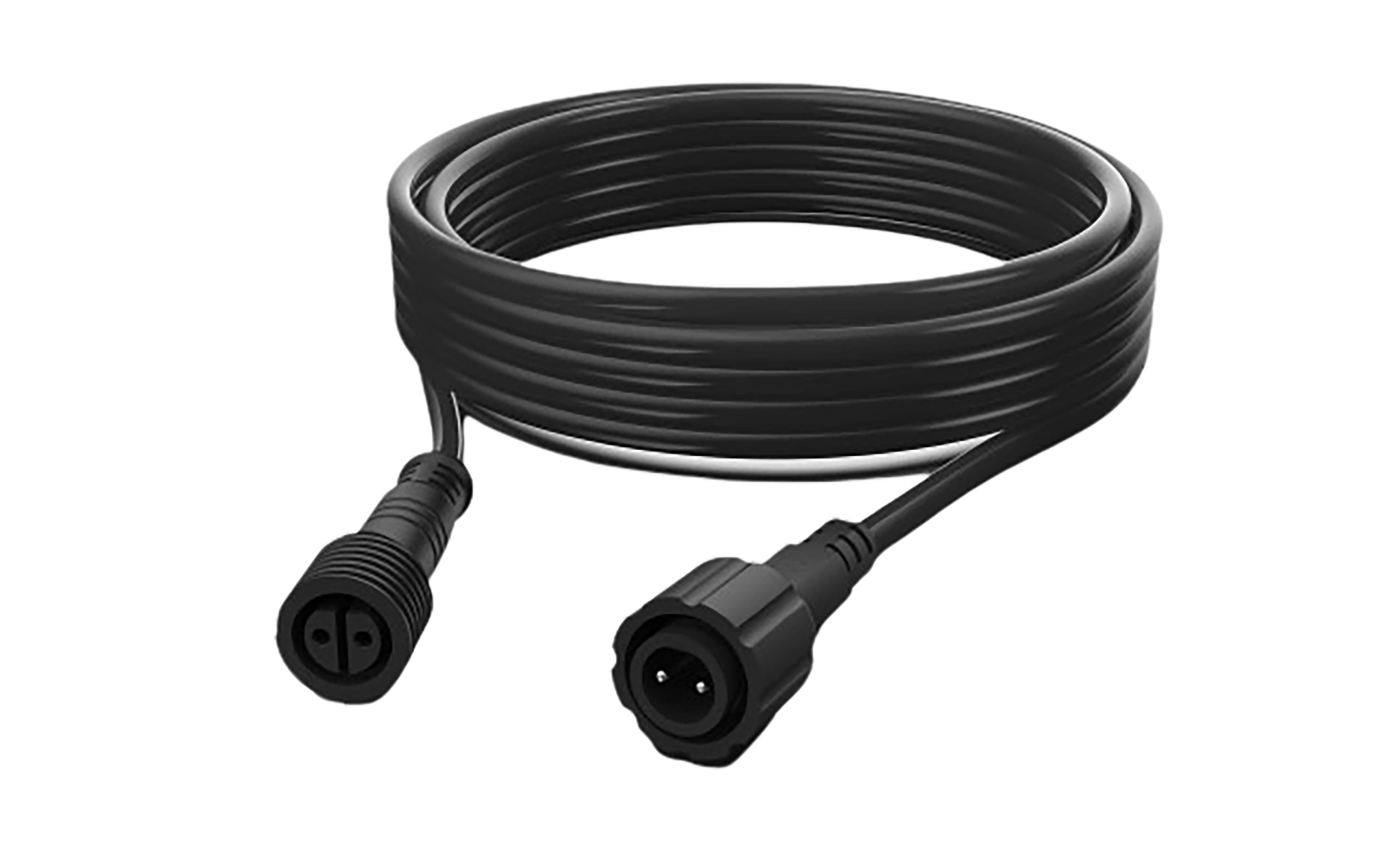 Un câble électrique noir avec deux connecteurs, isolé sur fond blanc.