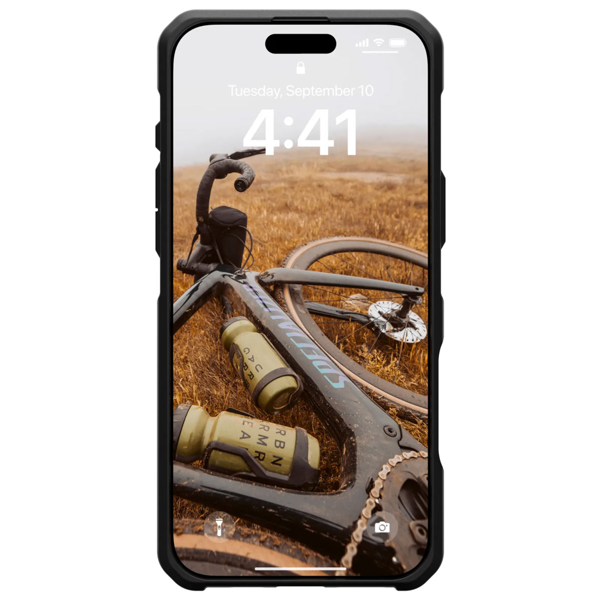 Telefono in una custodia che mostra una bici su un campo. L'ora è 4:41 PM, martedì 10 settembre.