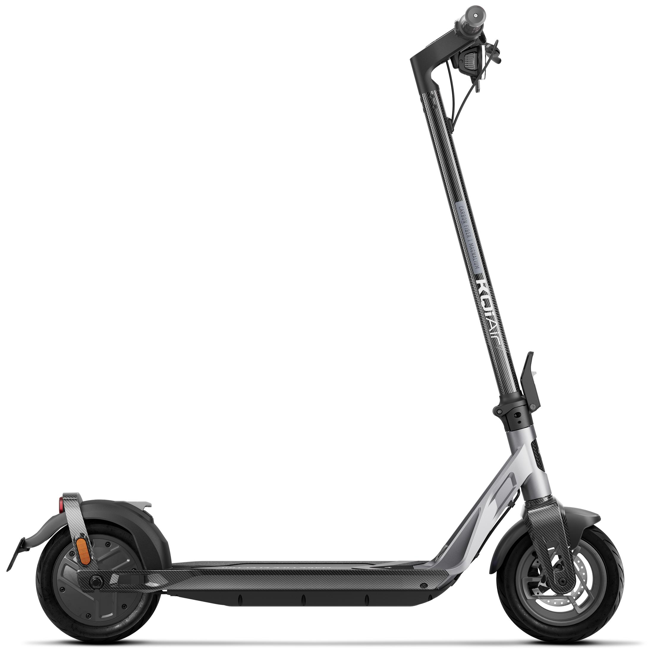 Ein grau-schwarzer Elektroroller, nach links abgewinkelt, mit sichtbaren Lichtern und einem zusammengeklappten Lenker.