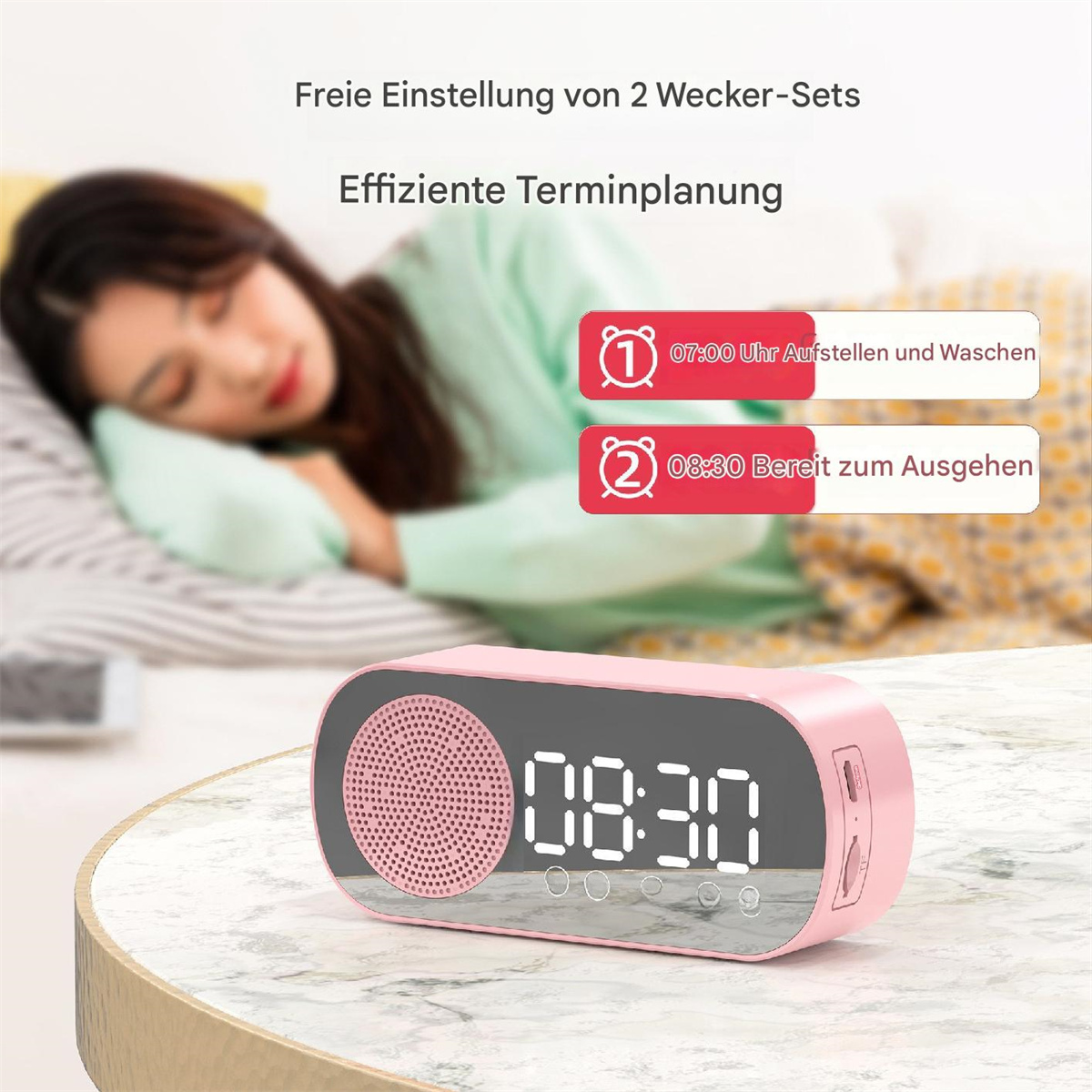 Rosa digitaler Wecker mit Zeitanzeige und schlafender Frau im Hintergrund.