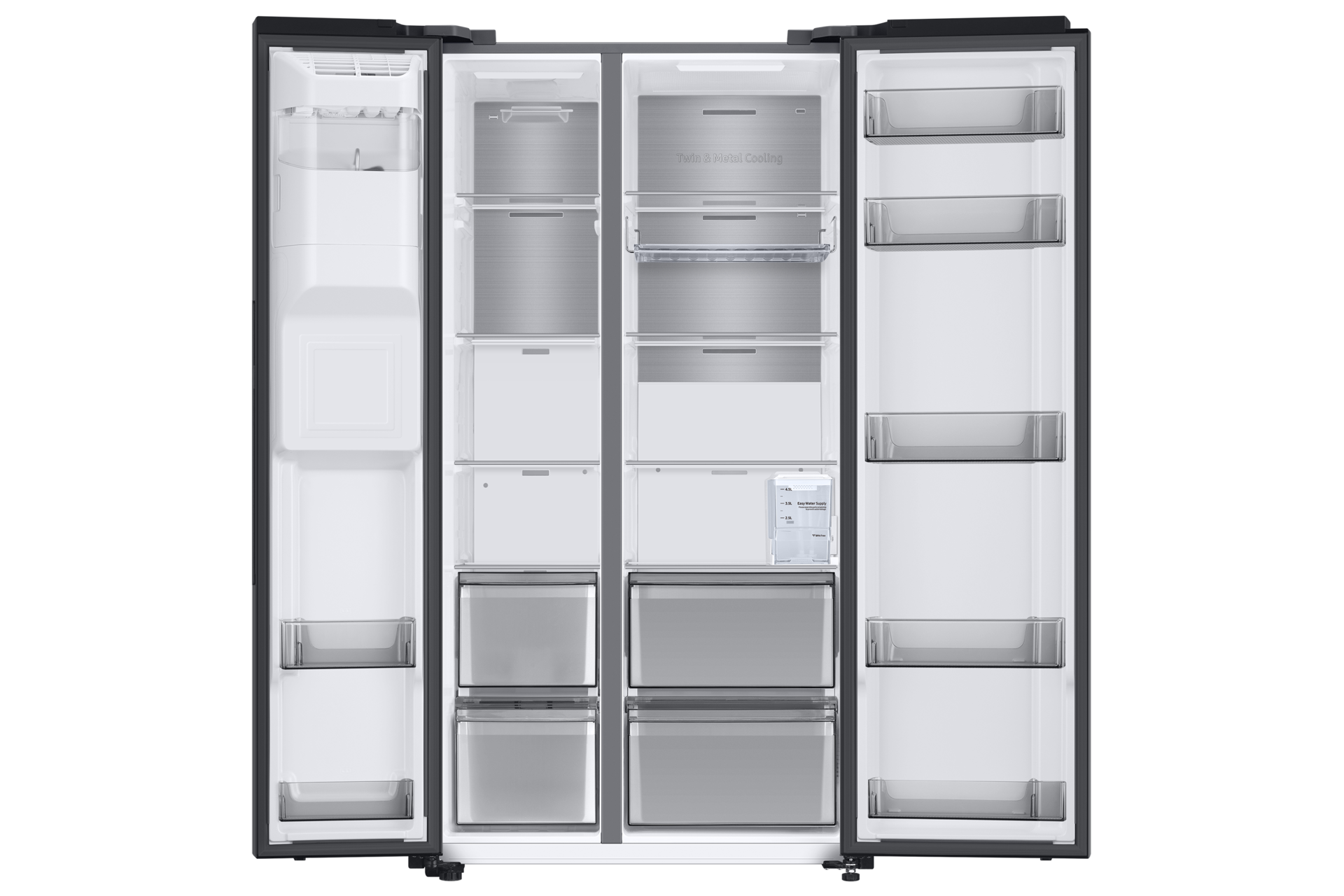Offener Kühlschrank, dunkler Innenraum, verschiedene Regale und Schubladen, schwarzer Hintergrund.
