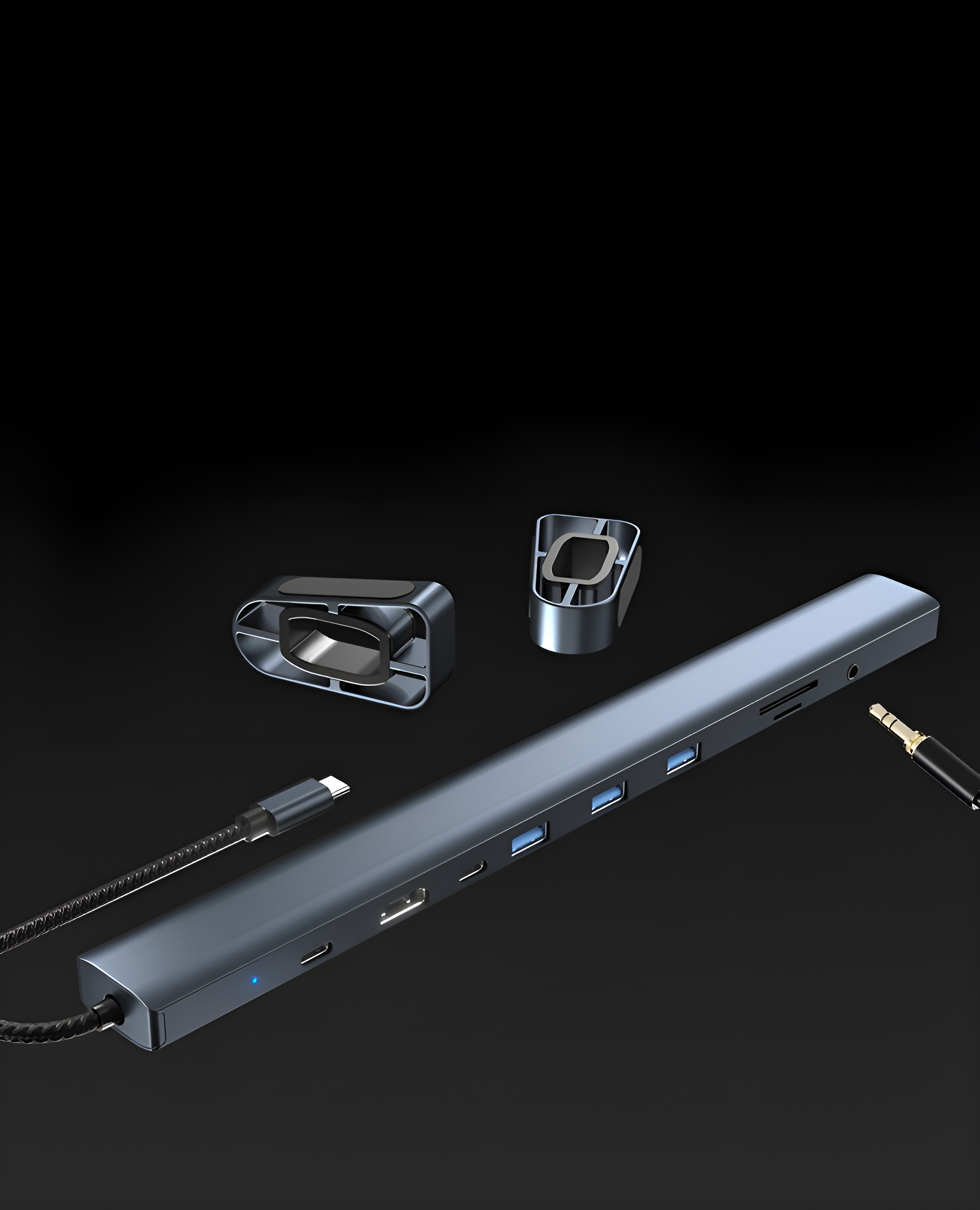 Dunkelgrauer USB-Hub mit USB-Anschlüssen und einem Ladekabel. Schwarzer Hintergrund.