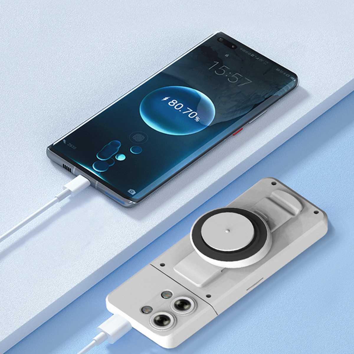 Ein schwarzes Telefon, das an einem weißen Ladegerät geladen wird. Der Bildschirm zeigt 80,7 % Ladung.