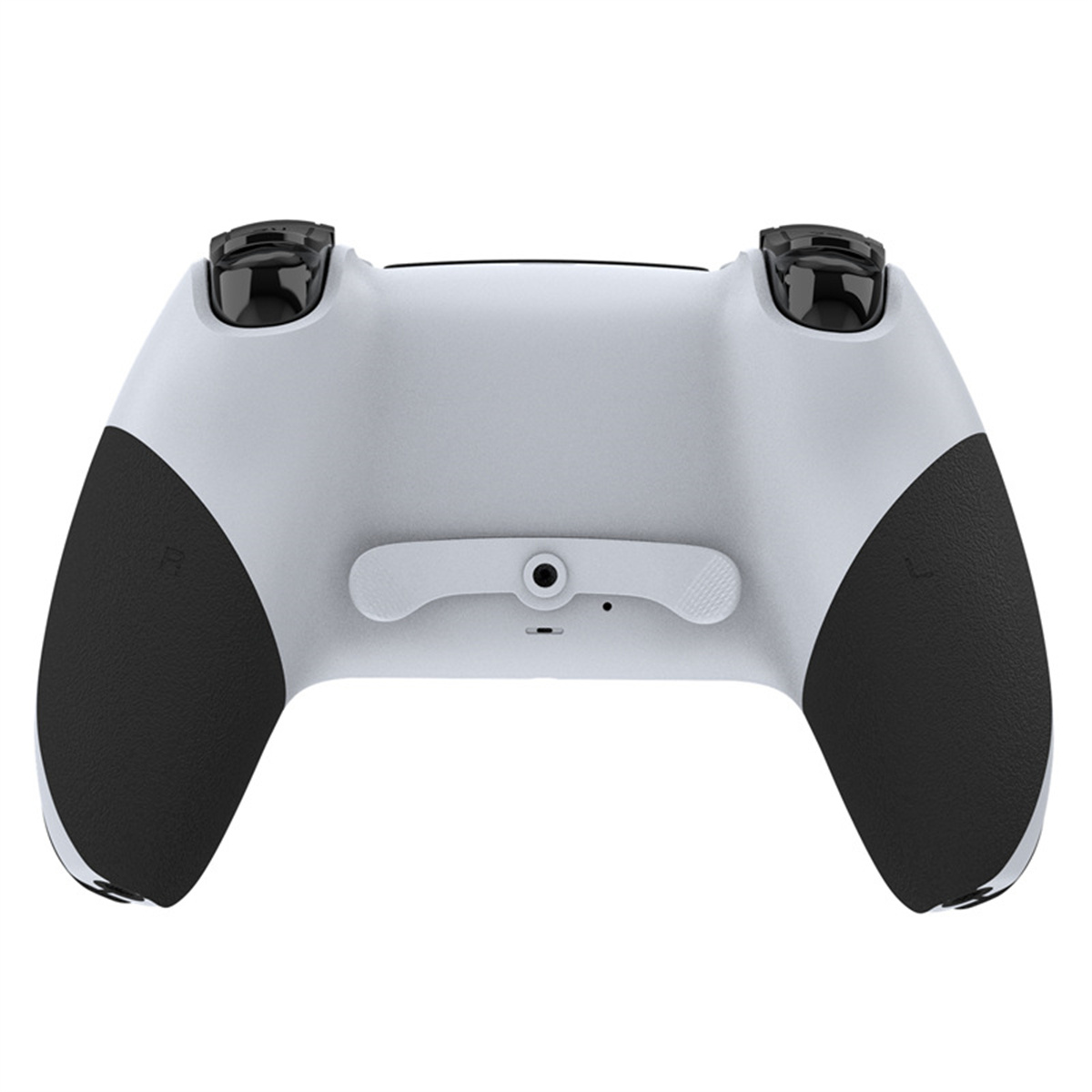 Die Rückseite eines weißen Gamecontrollers. Es hat schwarze Griffe und Knöpfe. Ein kleiner Anschluss ist mittig darunter.