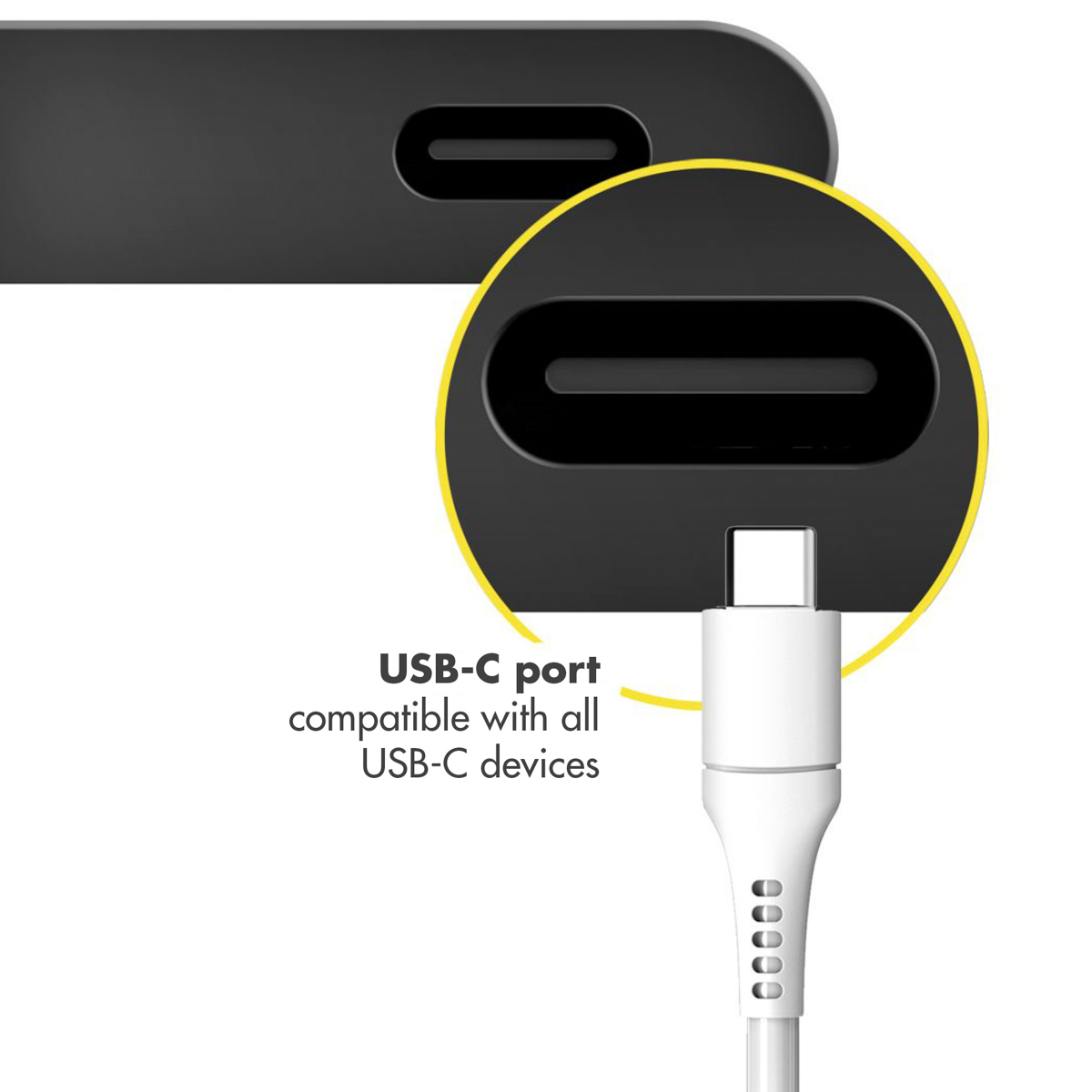 Gros plan sur un port USB-C avec un câble USB-C blanc branché.