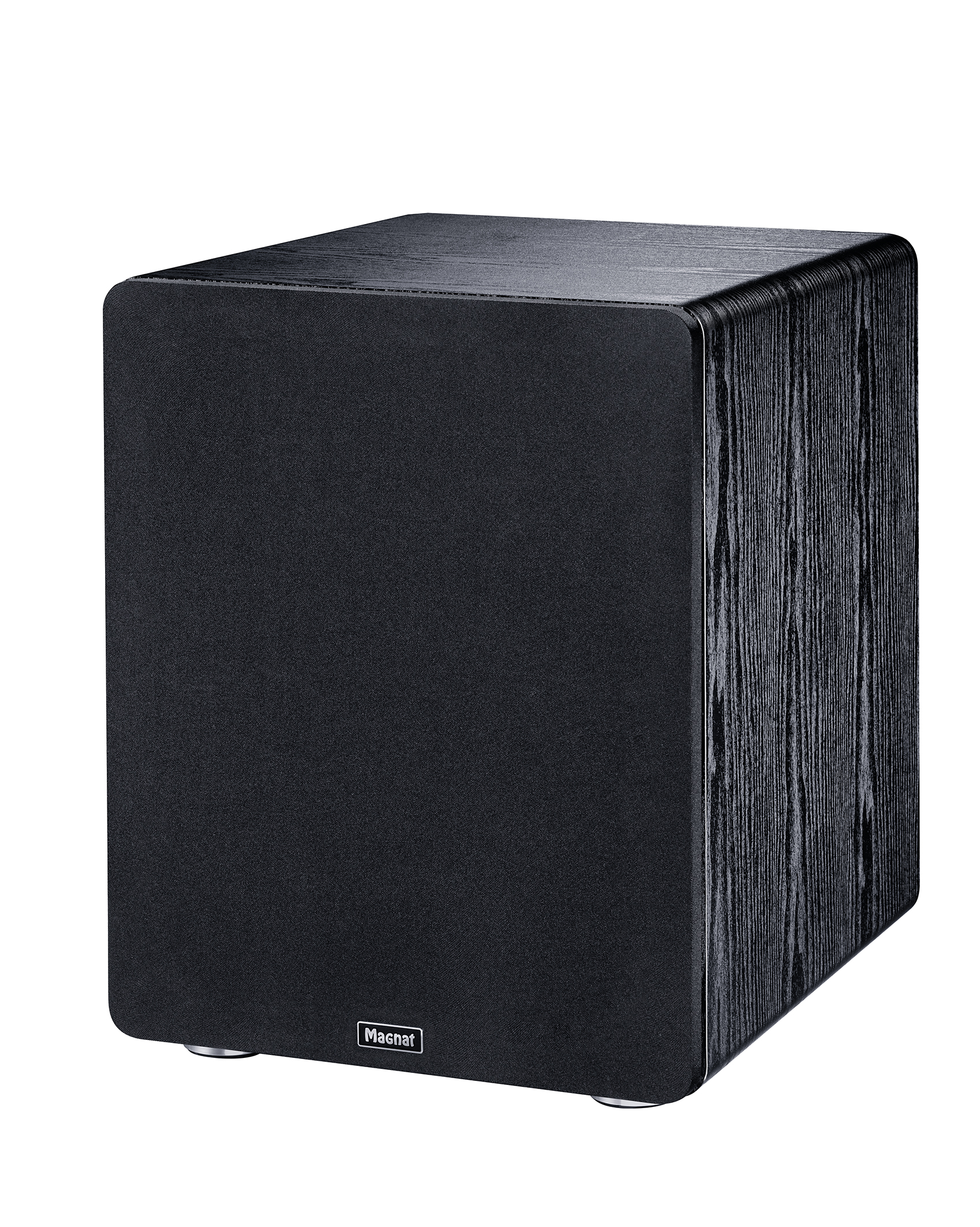 Schwarzer Subwoofer. Er hat ein schwarzes Netz und eine Holzstruktur. Es ist ein Würfel.