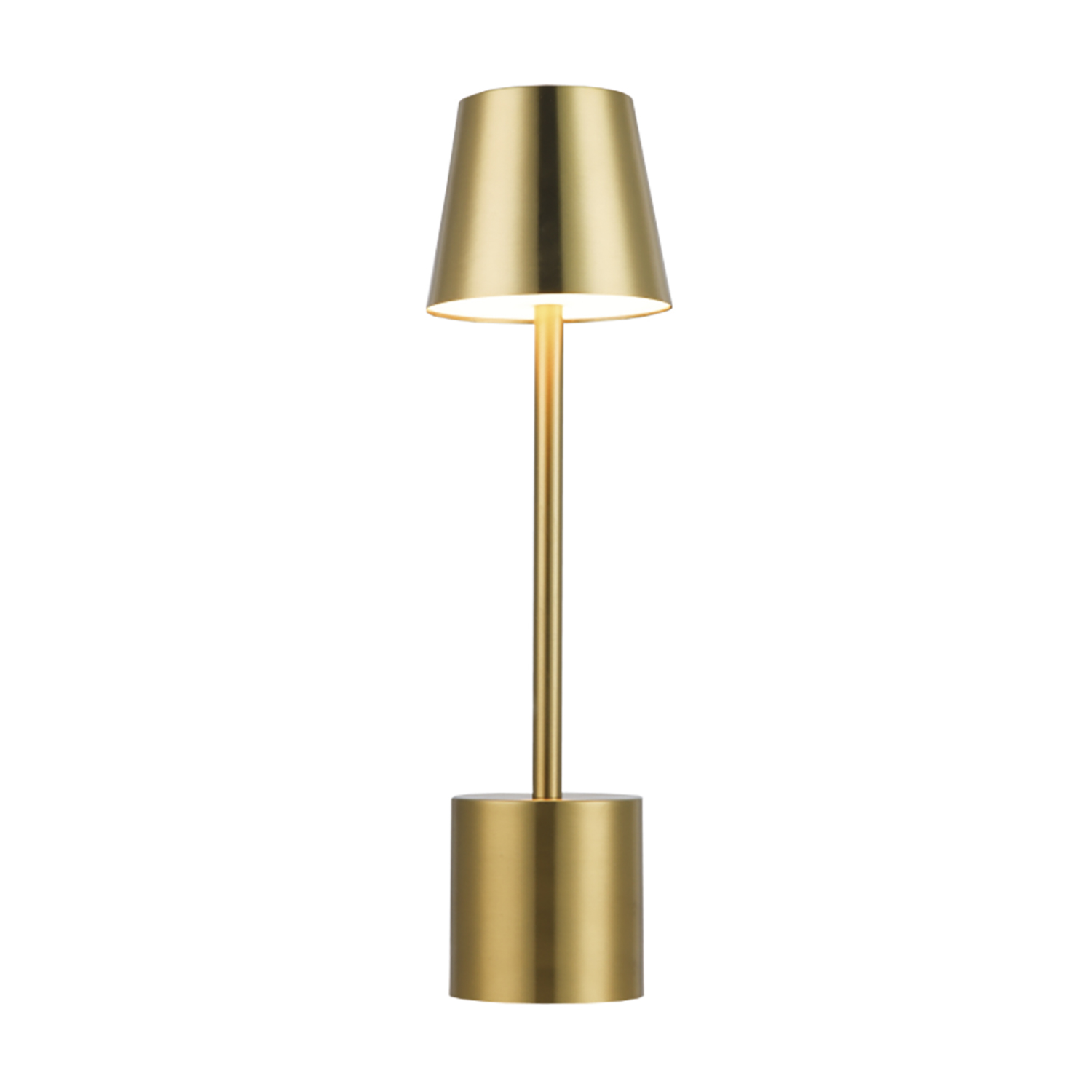 Lampada color oro con paralume conico su sfondo bianco.
