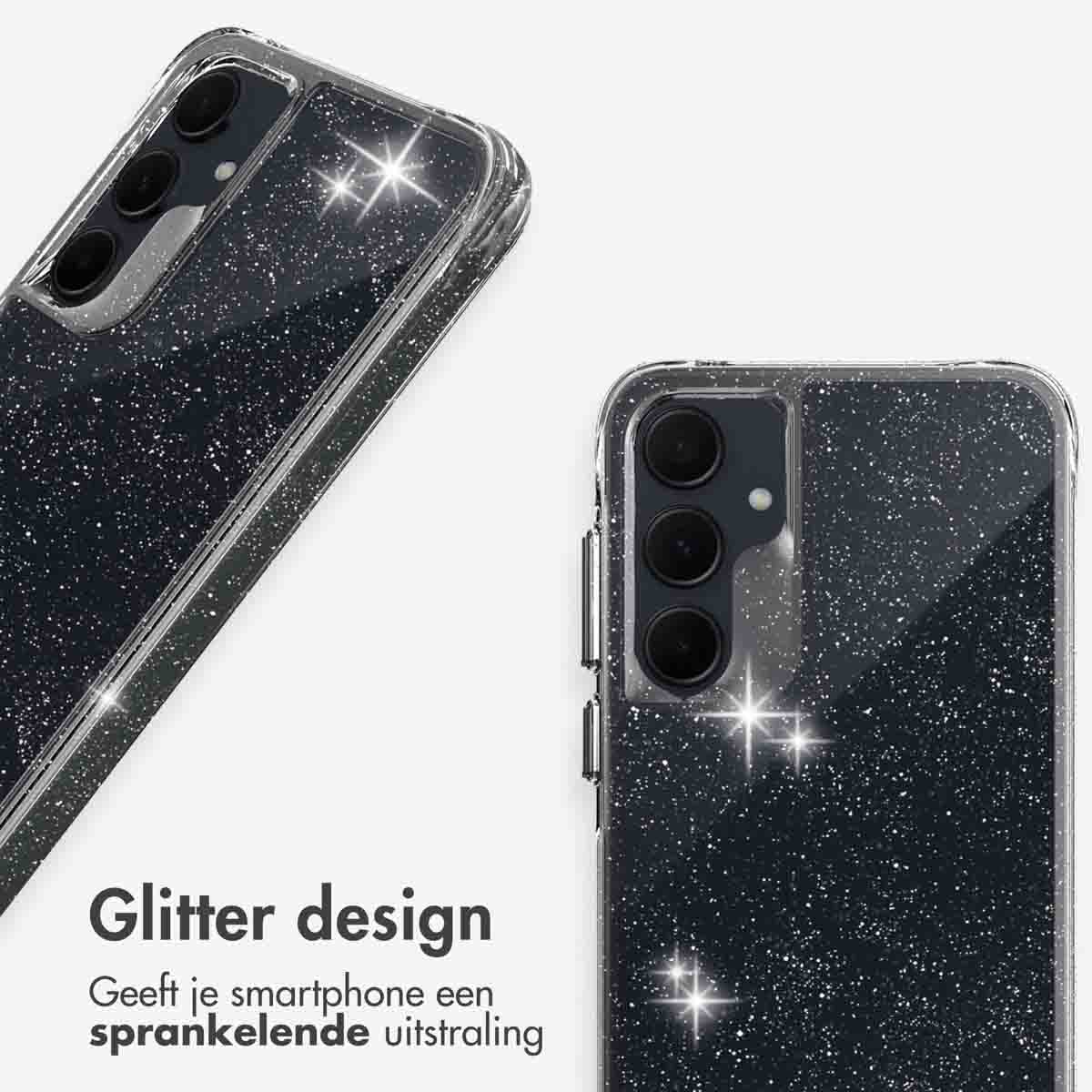 Close-up van een telefoonhoesje met glitterdesign, zwarte glitter en tekst.