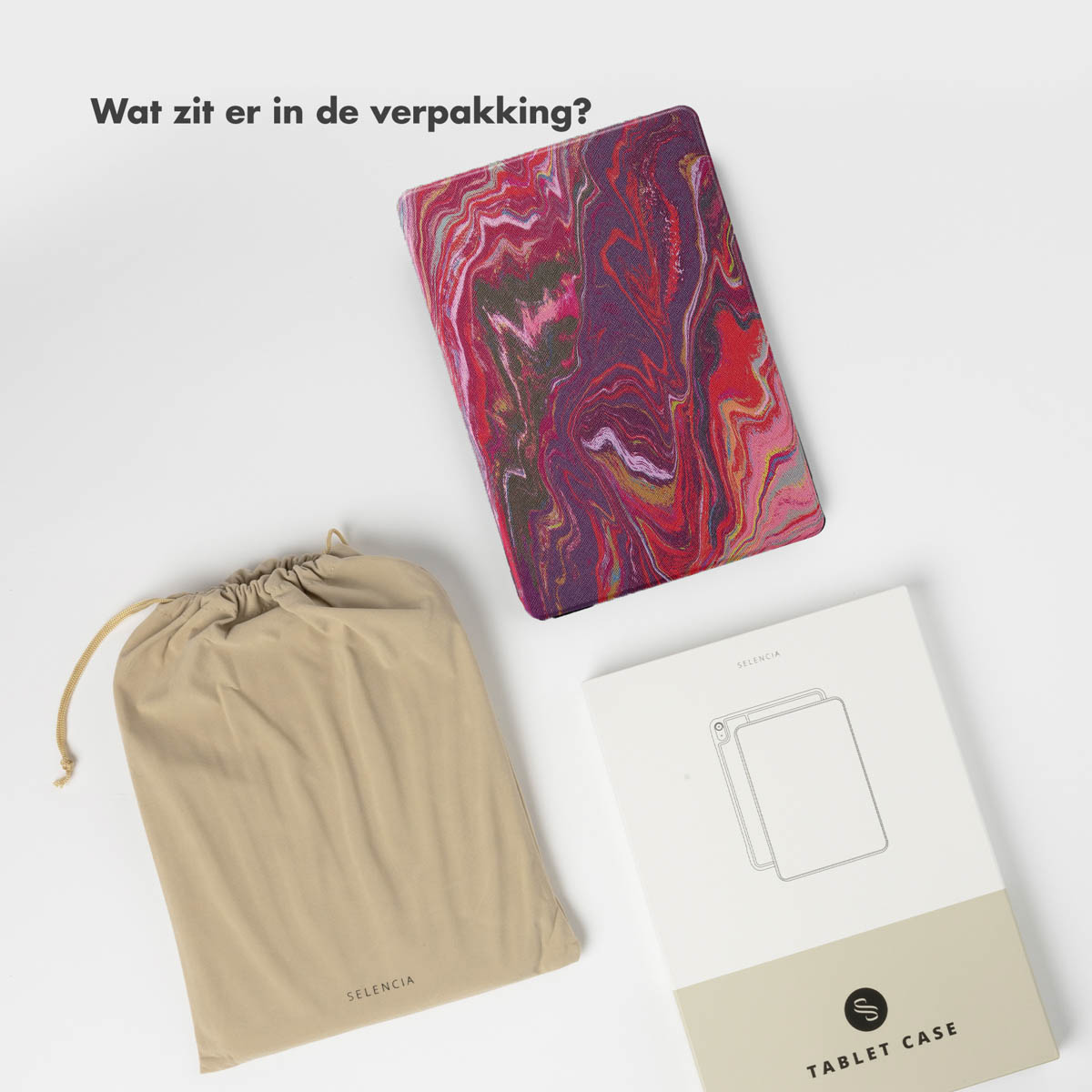 Een tablethoes, een etui en een doos. De hoes heeft een kleurrijk, wervelend ontwerp.