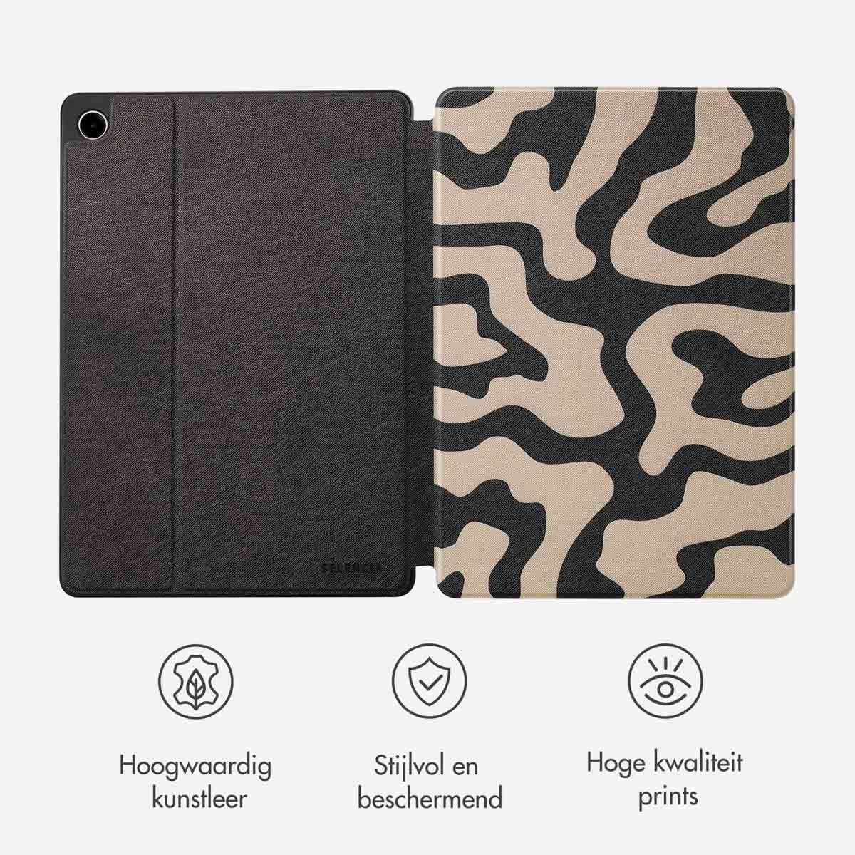 Étui pour tablette, fermé et ouvert, avec un motif camouflage.