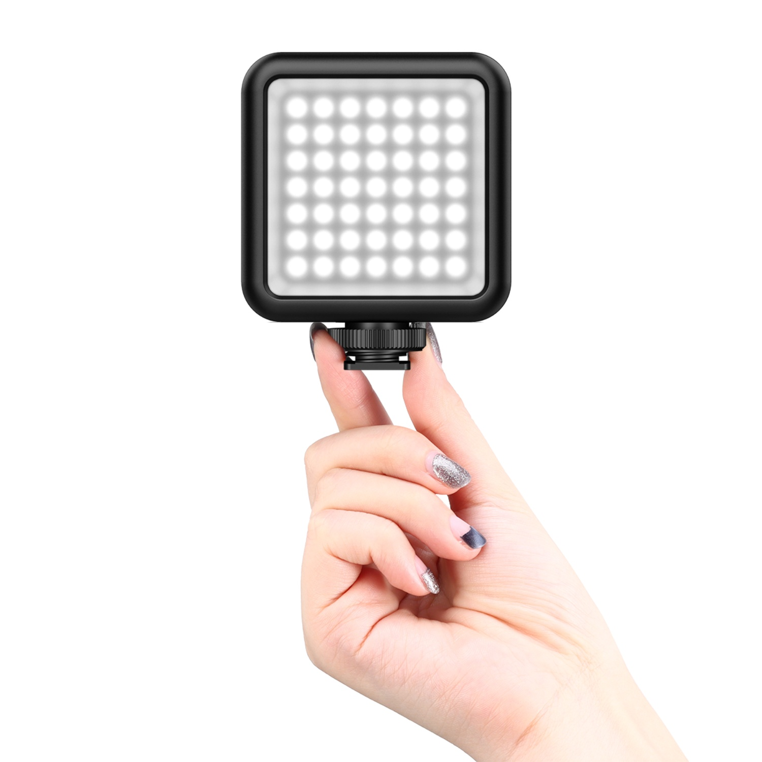 Mano che tiene una luce LED quadrata. La luce ha molti piccoli LED e una cornice nera.