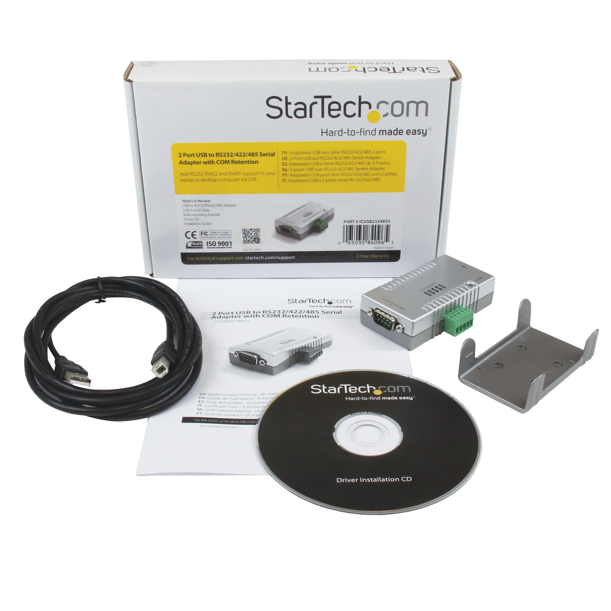 Caja con productos StarTech.com, incluyendo adaptador, cable y CD. Fondo blanco.