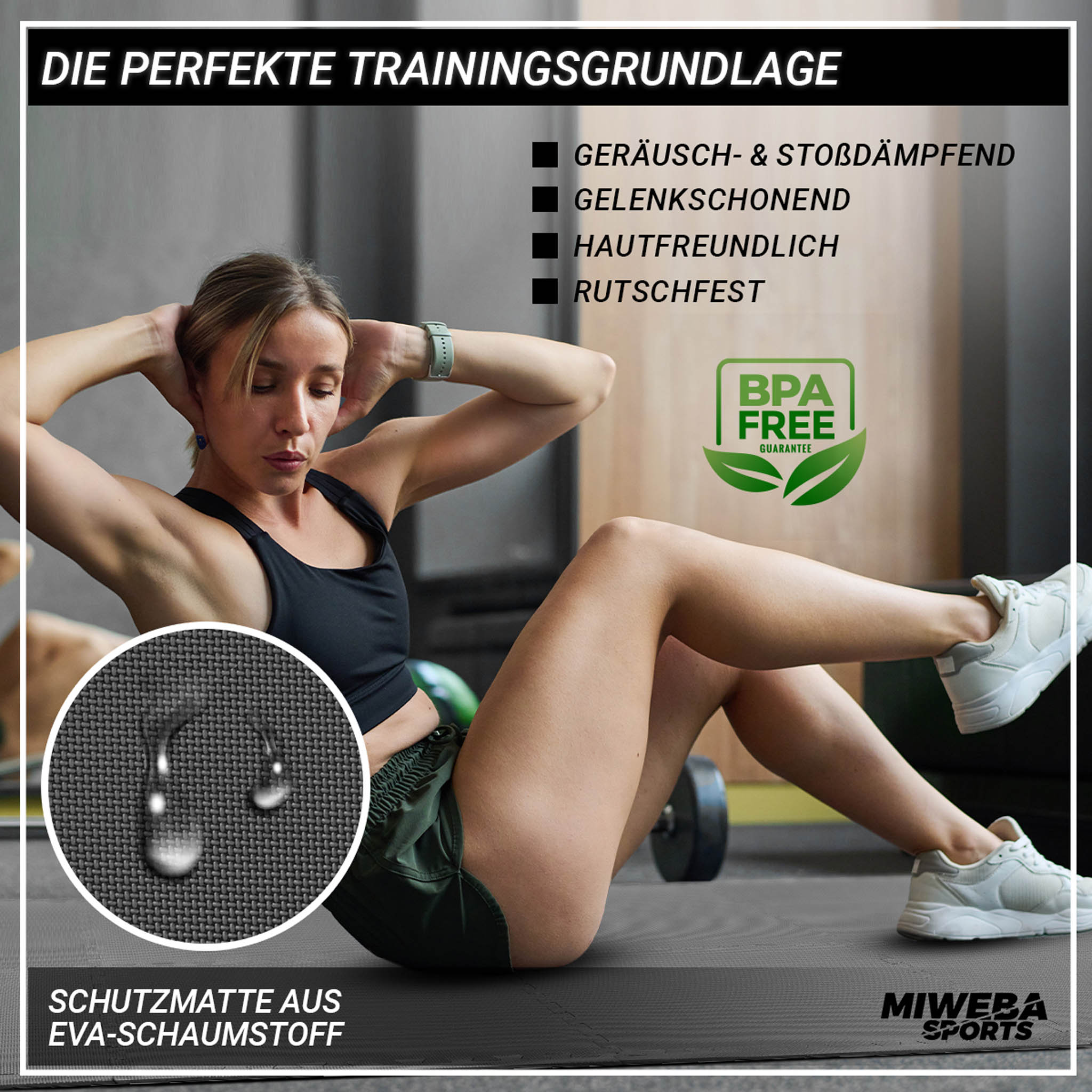 Frau, die sich auf einer schwarzen Matte mit Wassertropfen dehnt. Text oben: Die perfekte Trainingsgrundlage.
