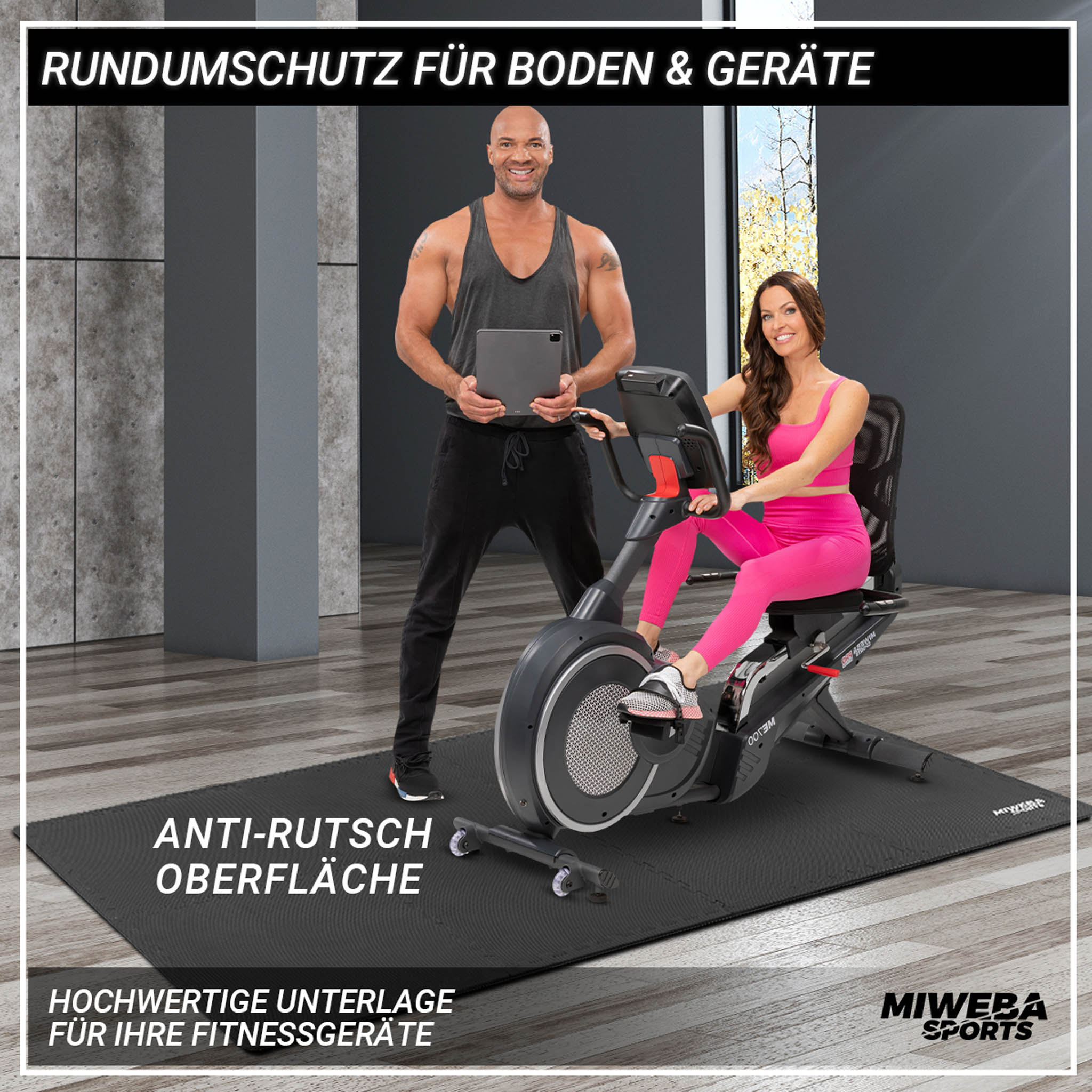 Mann und Frau auf Trainingsgeräten in einem Fitnessstudio. Schwarze Matte.