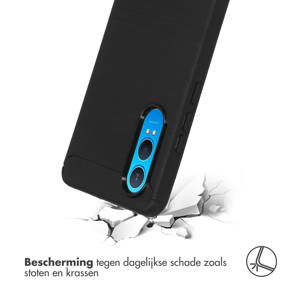 Zwarte telefoonhoes met cameralens. Een telefoon valt op de grond.