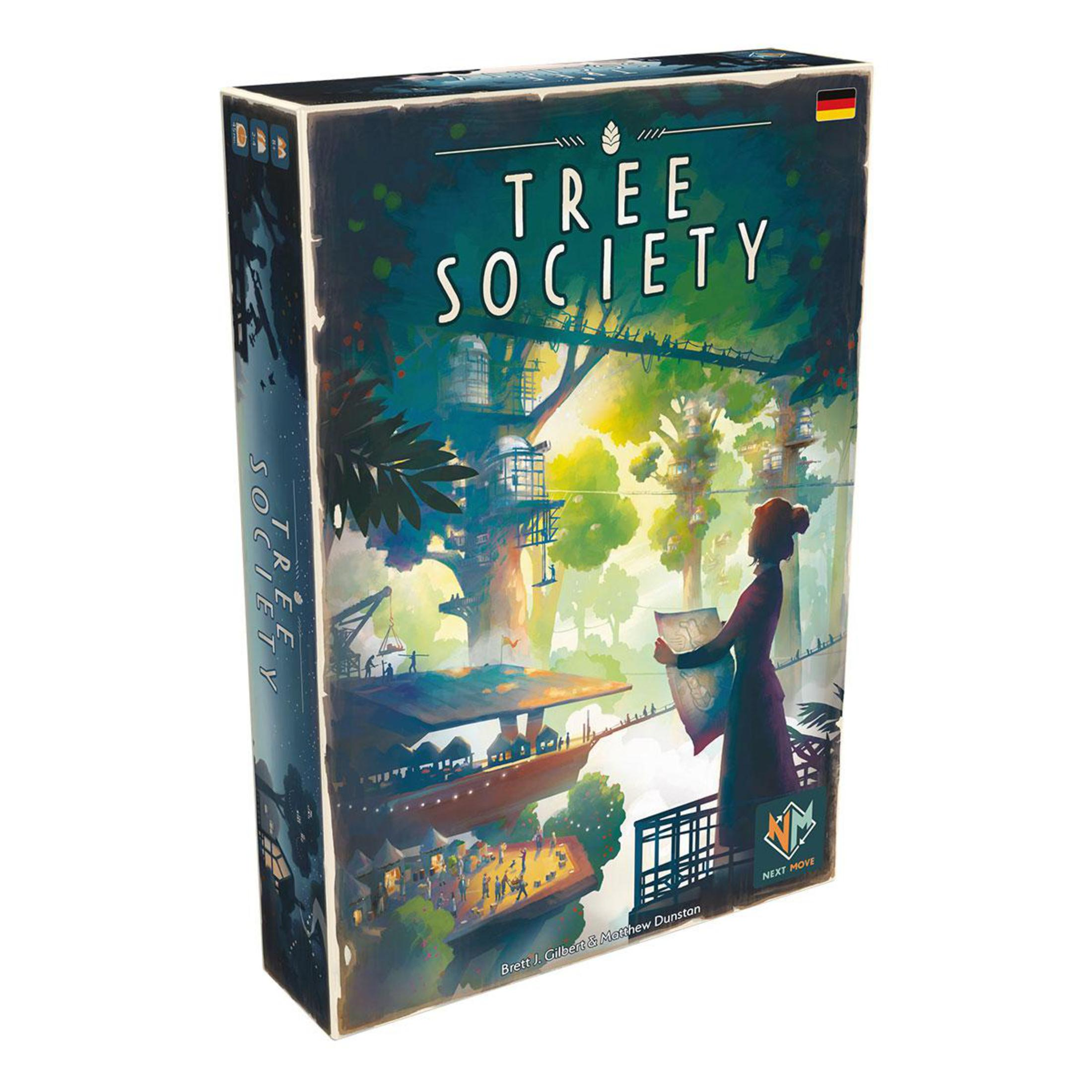 Spielbox 'Tree Society'. Eine Frau rechts. Baumhaus in der Mitte. Dunkelblauer Himmel.