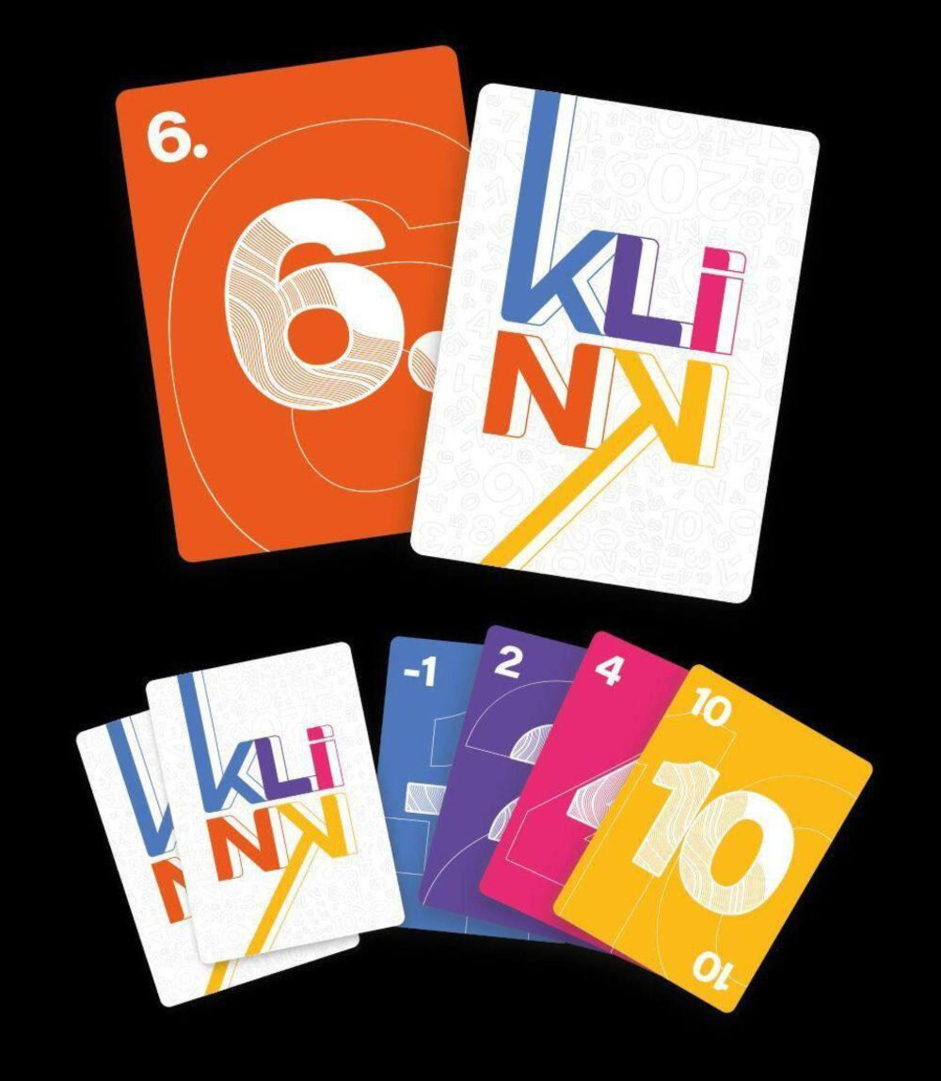 Karten in schwarzem Hintergrund. Sechs Herzen, sechs Kreuz und Klin-Karten in mehreren Farben.