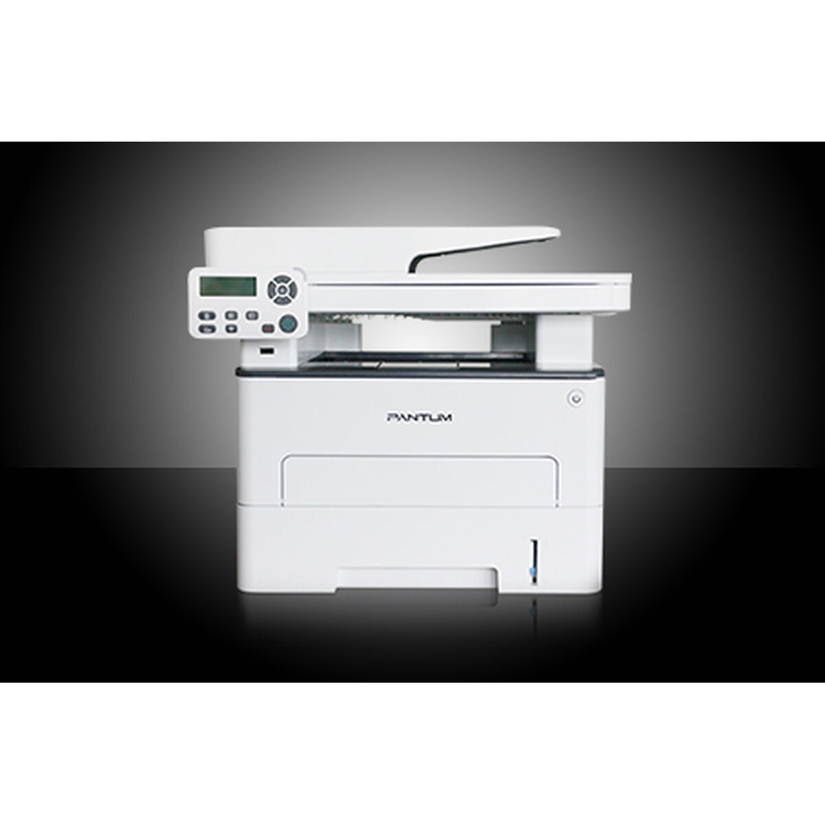 Ein weißer Laserdrucker auf schwarzem Untergrund, mit Bedienfeld auf der linken Seite.