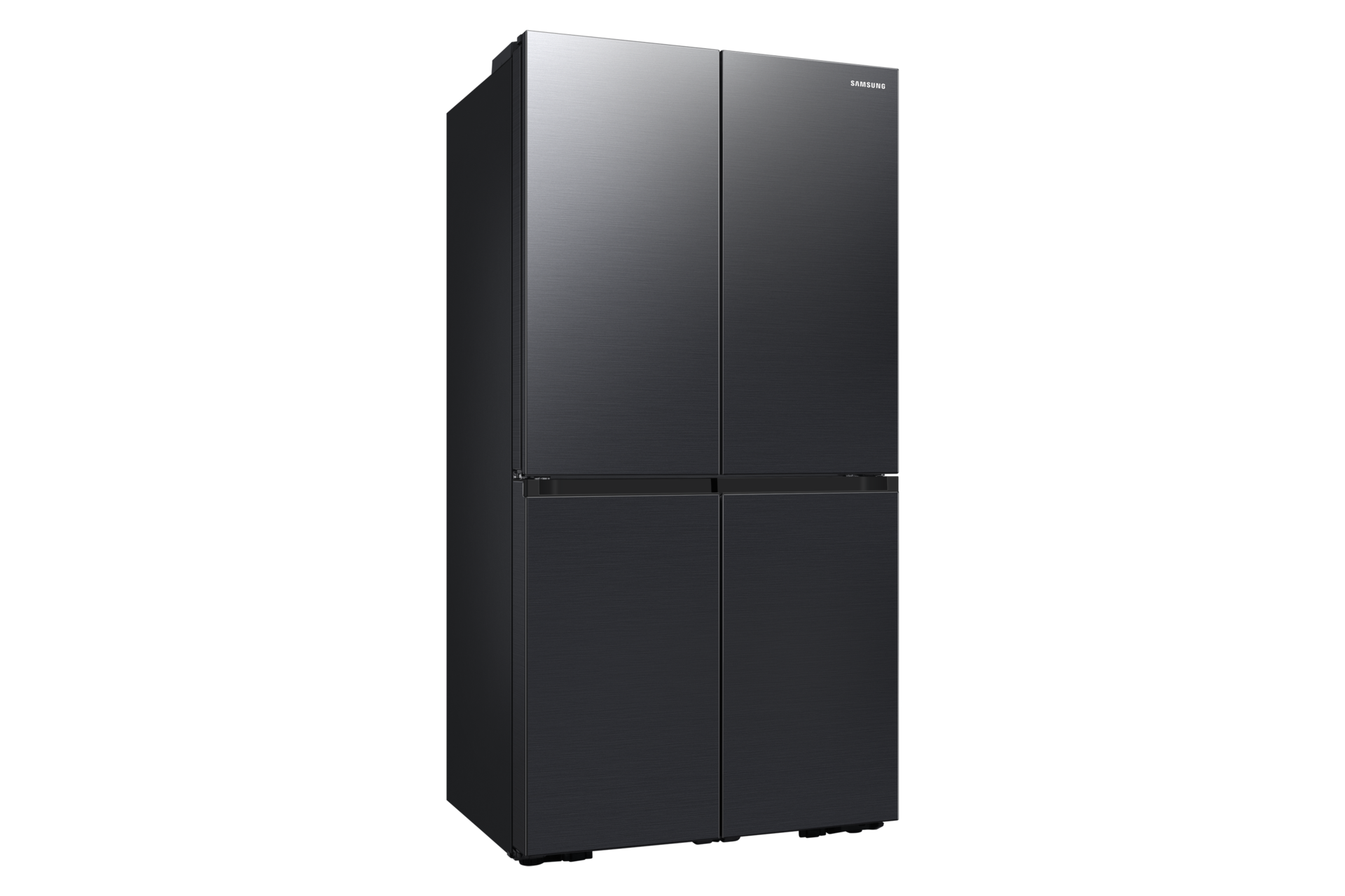 Ein schwarzer Samsung-Kühlschrank mit vier Türen, vor schwarzem Hintergrund.