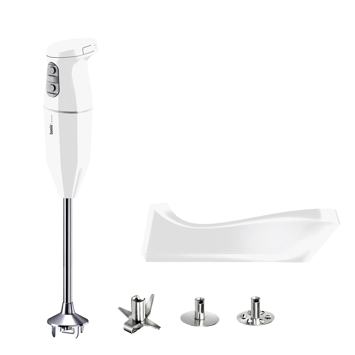 Frullatore a immersione bianco con accessori e supporto, isolato su sfondo bianco.