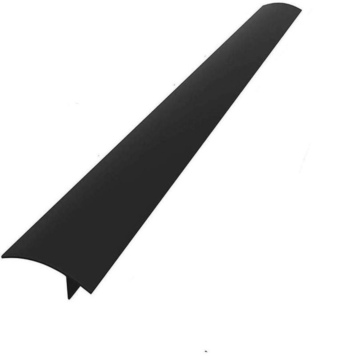 Długi, czarny element listwy o zakrzywionym kształcie, wyizolowany na białym tle.
