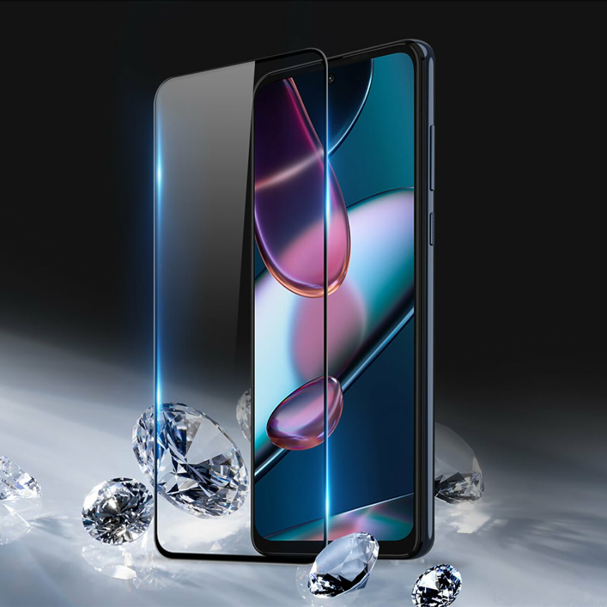 Ein Telefon mit installiertem Displayschutz und Diamanten drumherum.