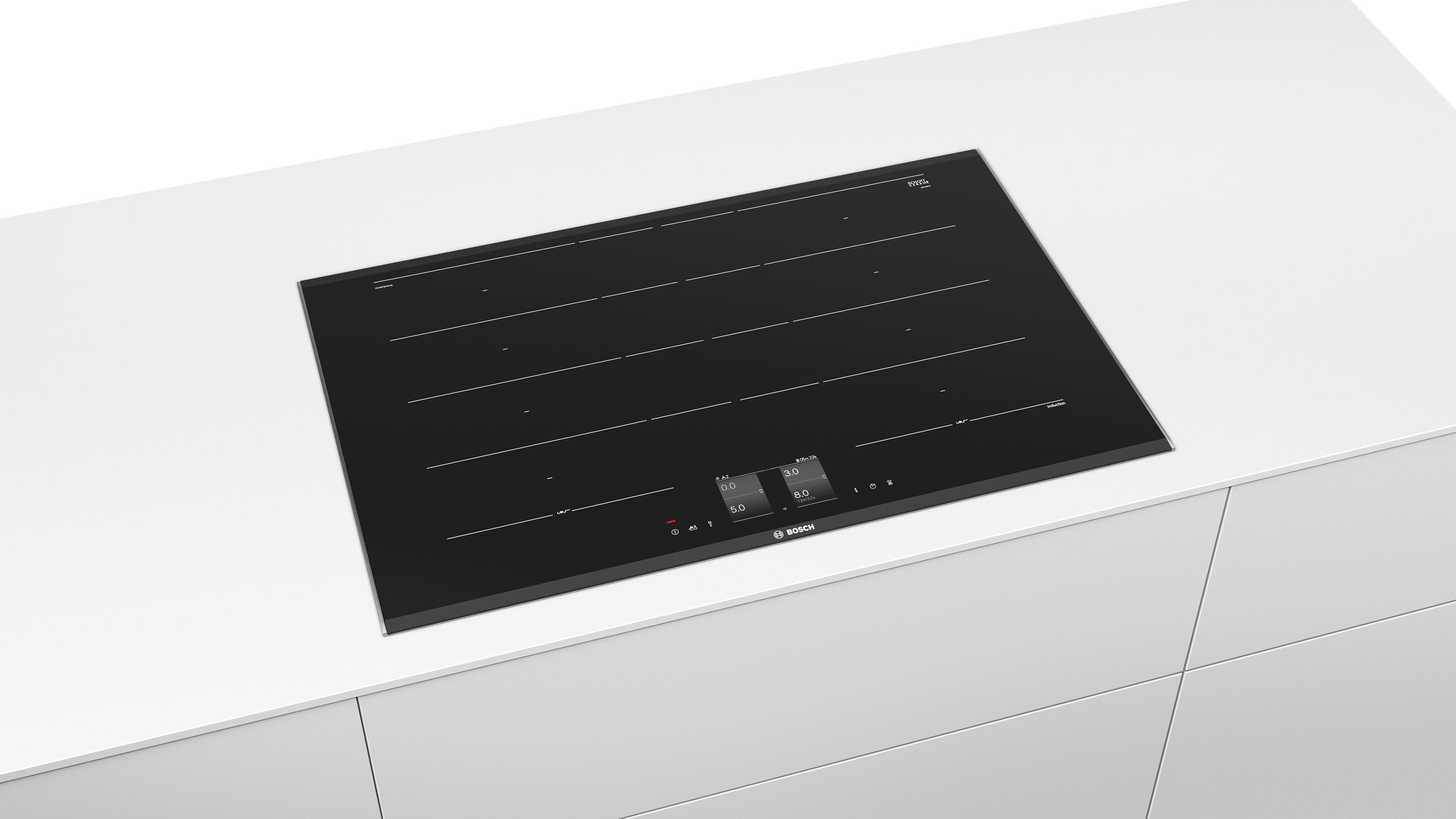 Una placa de cocina negra sobre una superficie blanca. Hay controles táctiles y una pantalla digital.