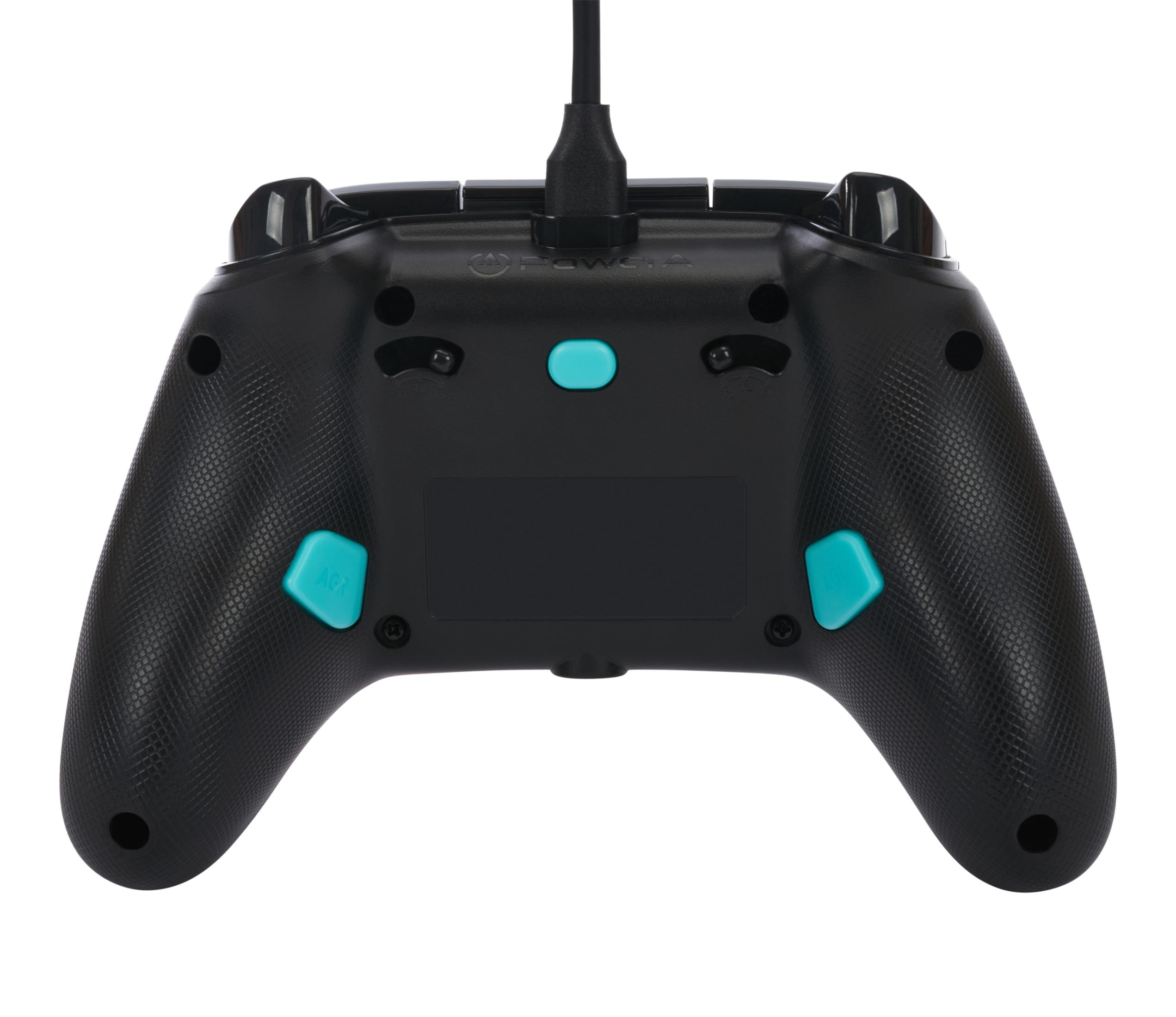 Schwarzer Gamecontroller mit türkisfarbenen Knöpfen, eingesteckt. Rückansicht.