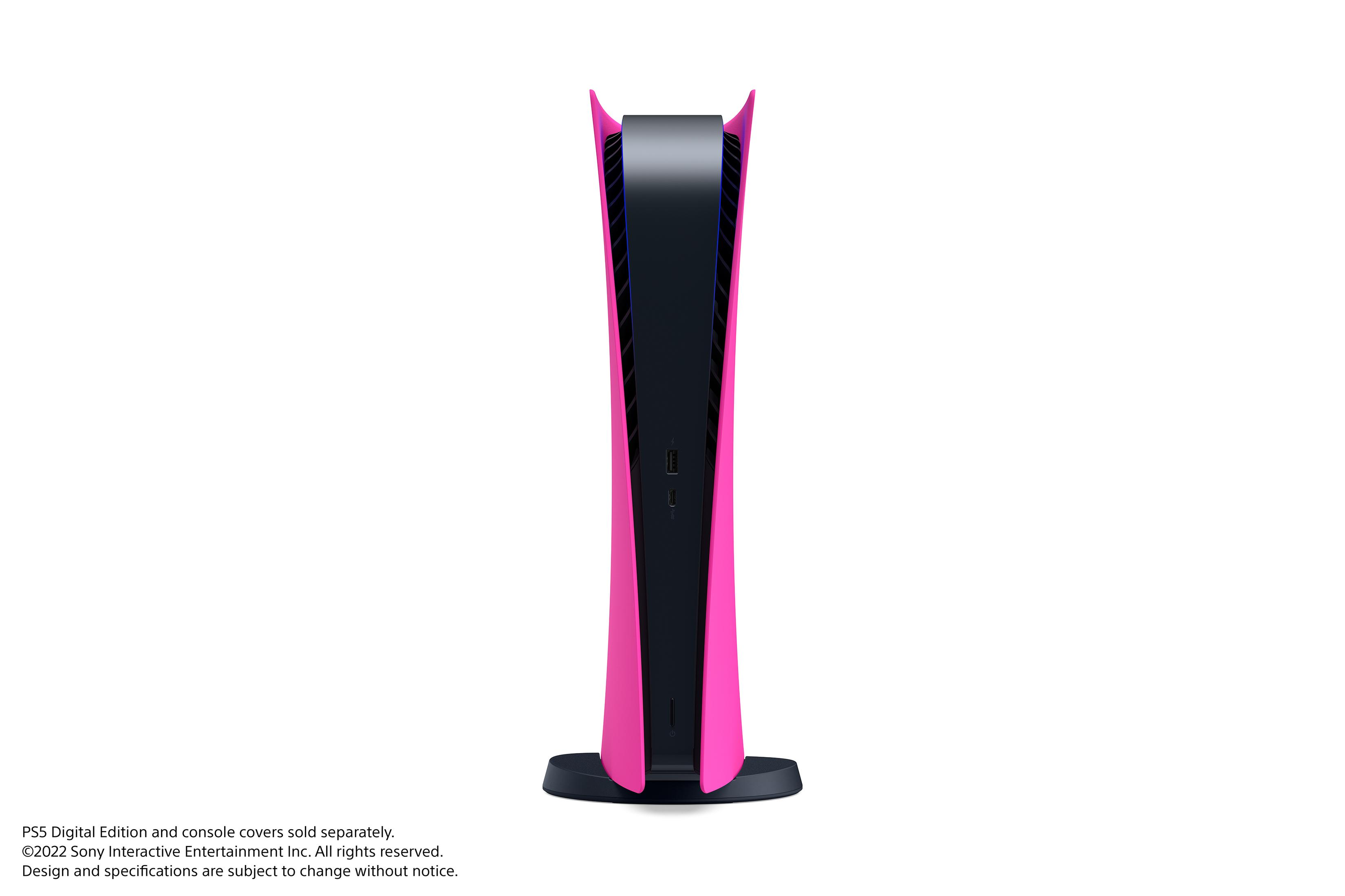 Una consola PlayStation 5 rosa y negra con base negra, sobre un fondo blanco.
