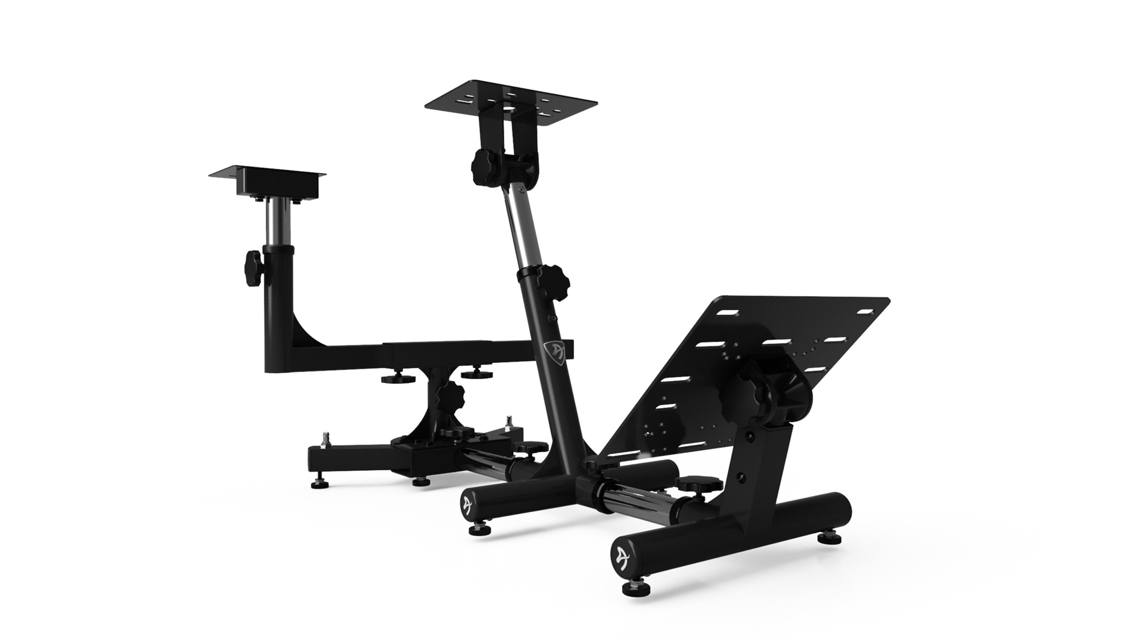 Cockpit negro de simulación en blanco. Plataforma ajustable de asiento/volante, soporte de monitor. Marco de metal.