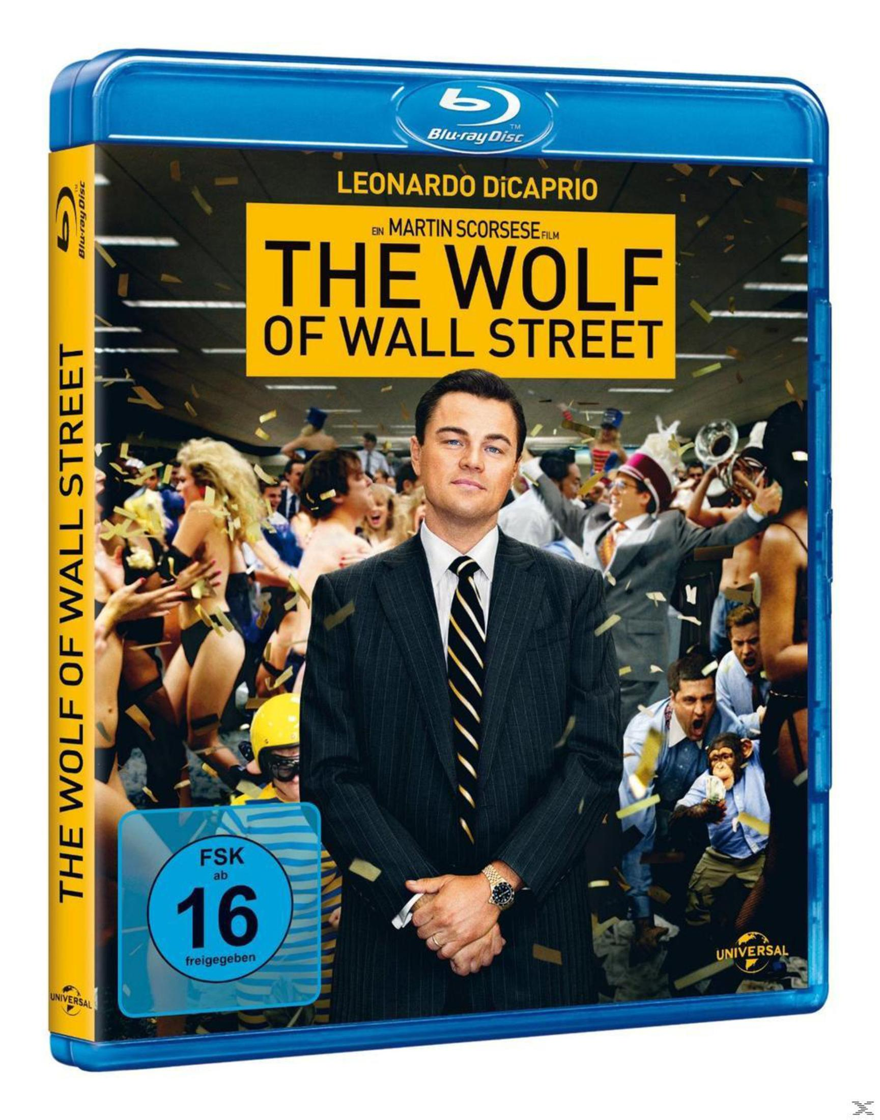 Blu-ray-Cover von The Wolf of Wall Street. Leonardo DiCaprio steht im Vordergrund. Eine Menschenmenge dahinter.
