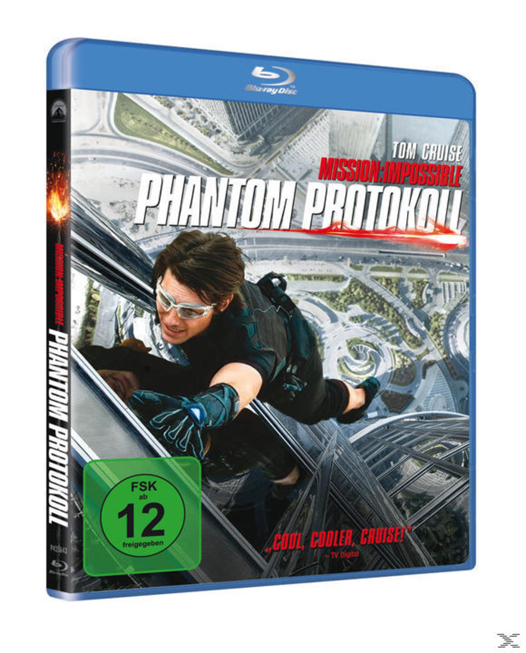 Tom Cruise auf dem Cover von Mission Impossible: Phantom Protocol. Er hängt an einem Gebäude.