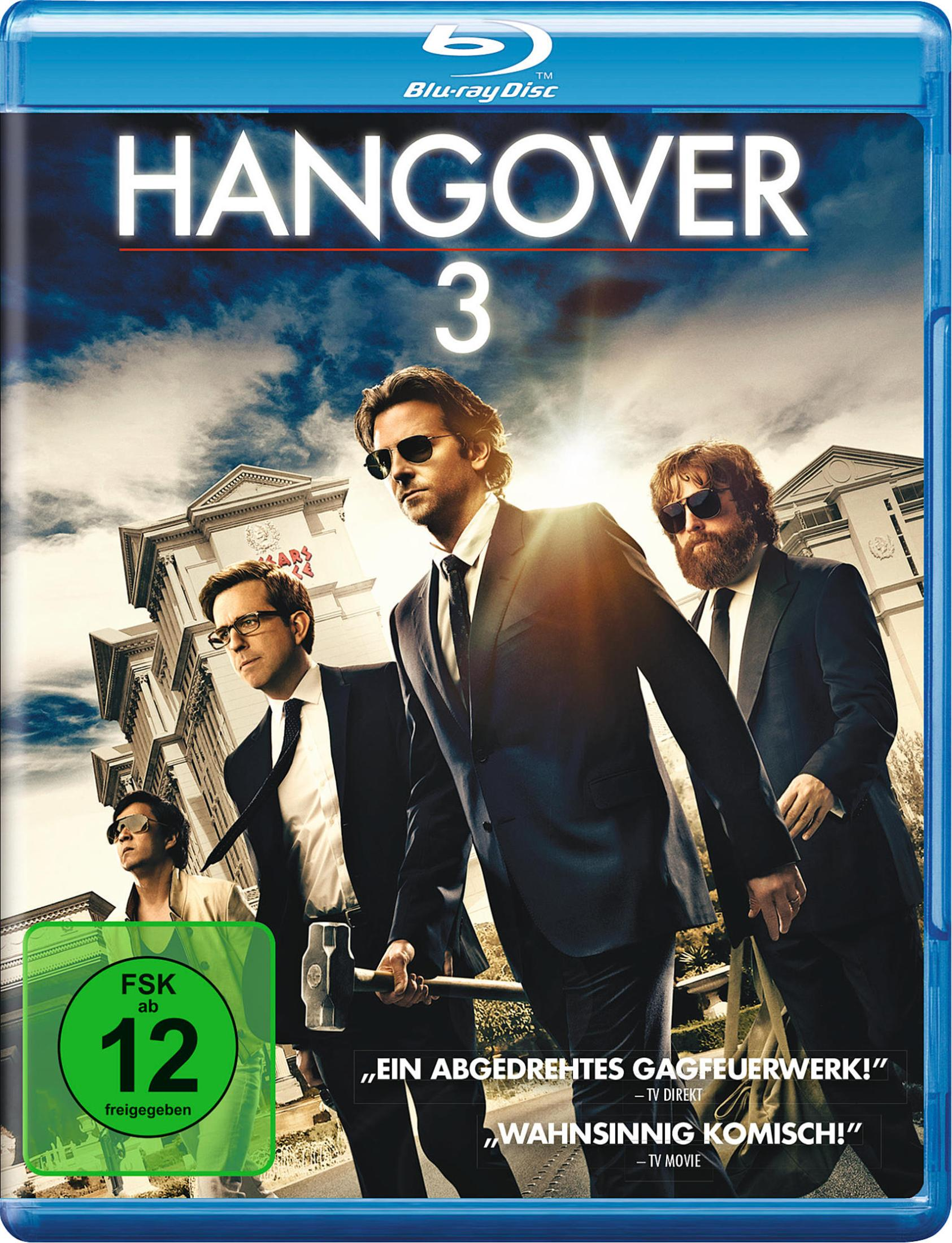 Das Cover des Films 'Hangover 3'. Drei Männer in Anzügen gehen eine Straße entlang.