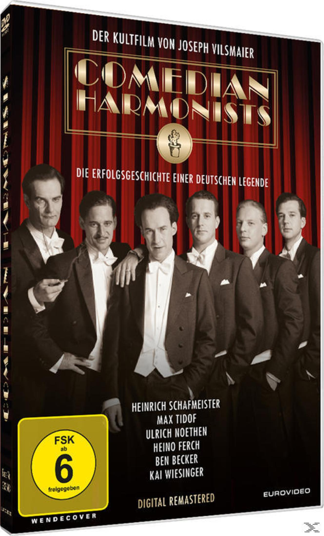 DVD-Cover des Films Comedian Harmonists mit sechs Männern in schwarzen Anzügen vor roten Vorhängen.