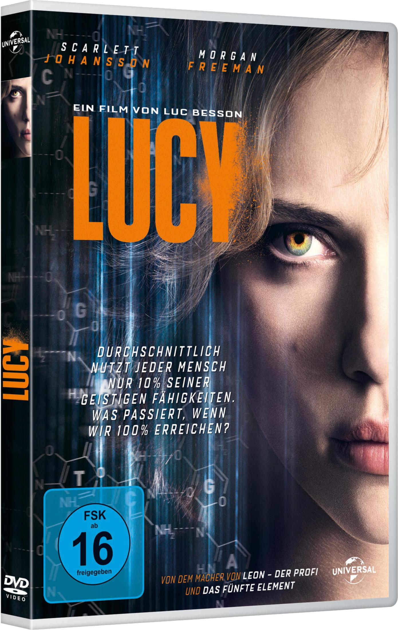 DVD-Cover des Films Lucy mit Scarlett Johansson im Vordergrund und chemischen Formeln im Hintergrund.
