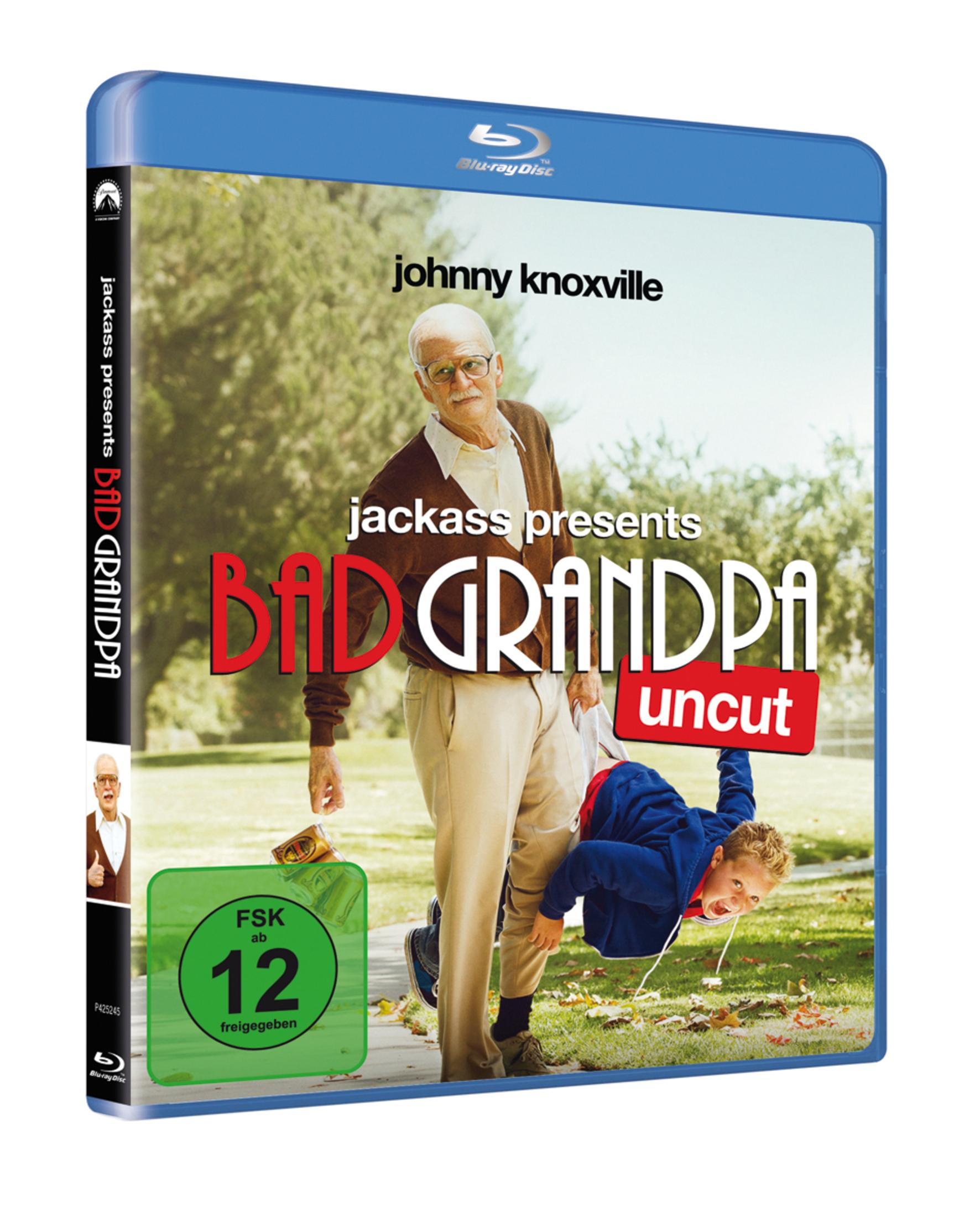 Blu-ray von "Jackass Presents: Bad Grandpa Uncut". Johnny Knoxville und ein Junge auf dem Cover.