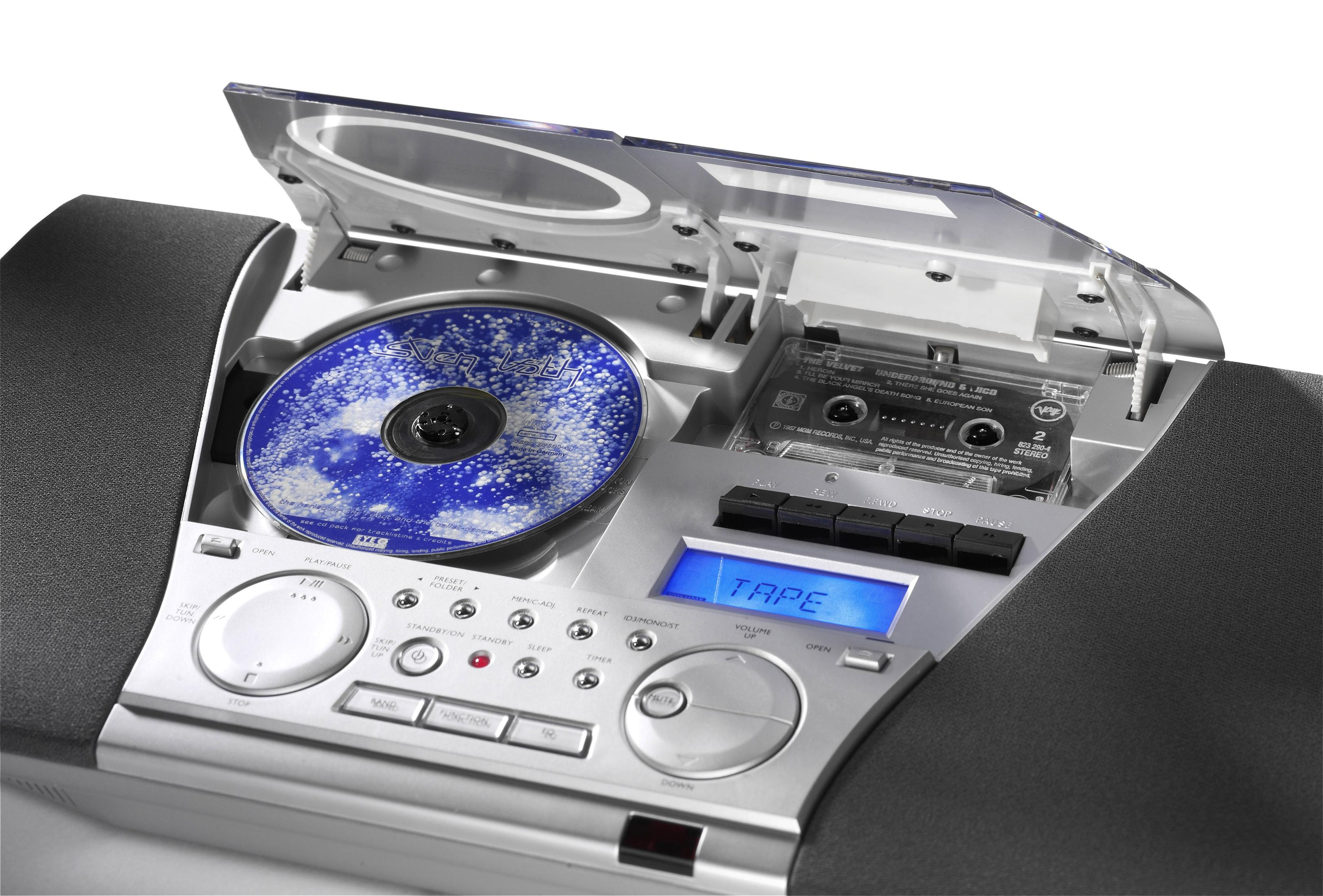 Stereoanlage mit CD- und Kassettenspieler, silber und schwarz.
