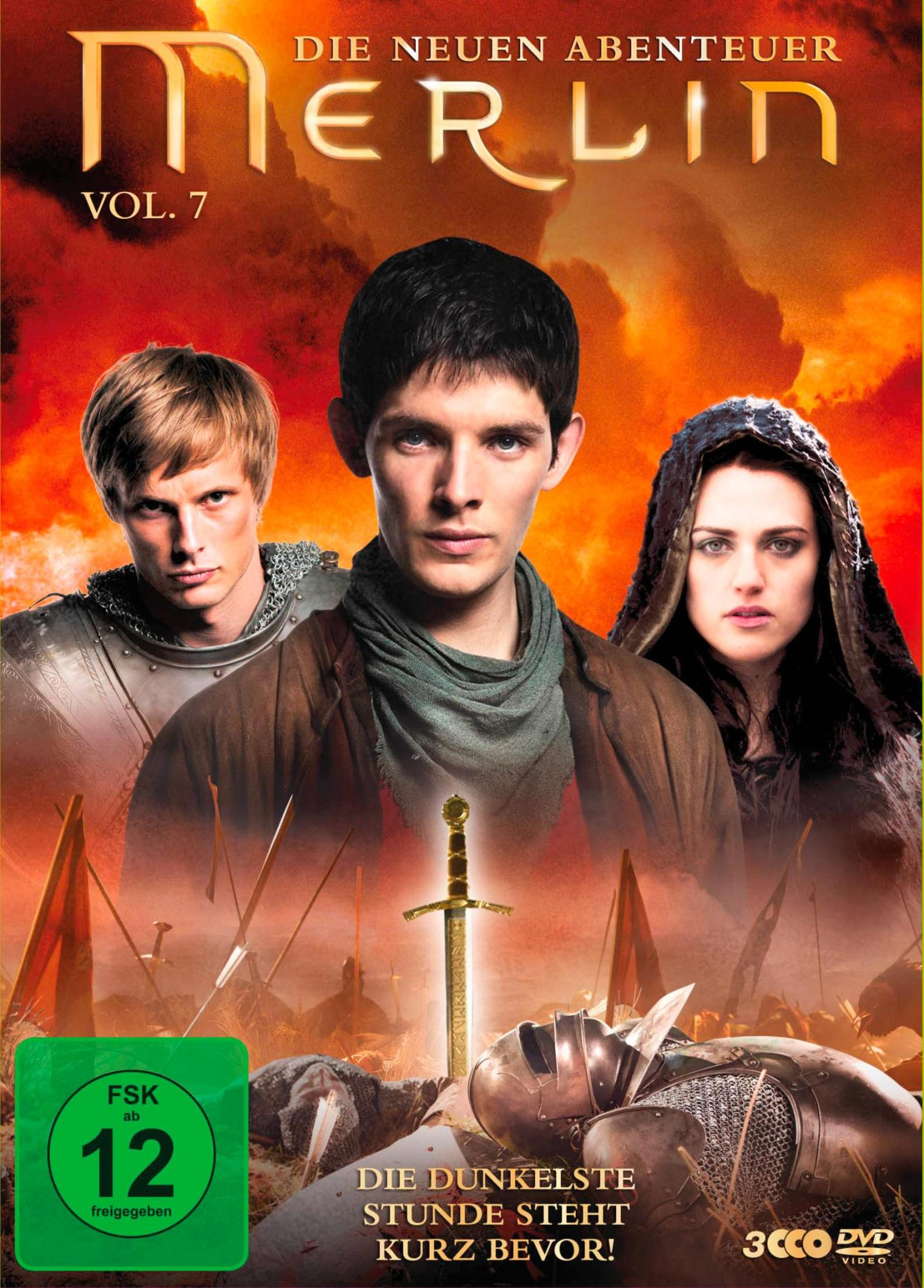 DVD-Cover von Merlin Vol. 7 mit drei Hauptfiguren und einem Schwert im Vordergrund vor feuriger Schlachtszene.