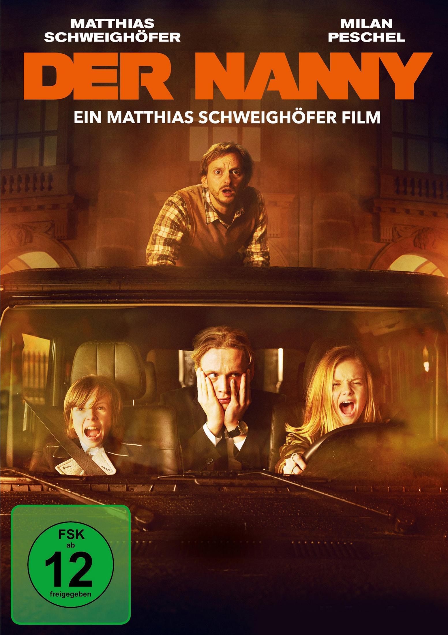 Filmcover: Personen in einem Auto, Titel: DER NANNY. FSK 12 Aufkleber. Matthias Schweighöfer Film.