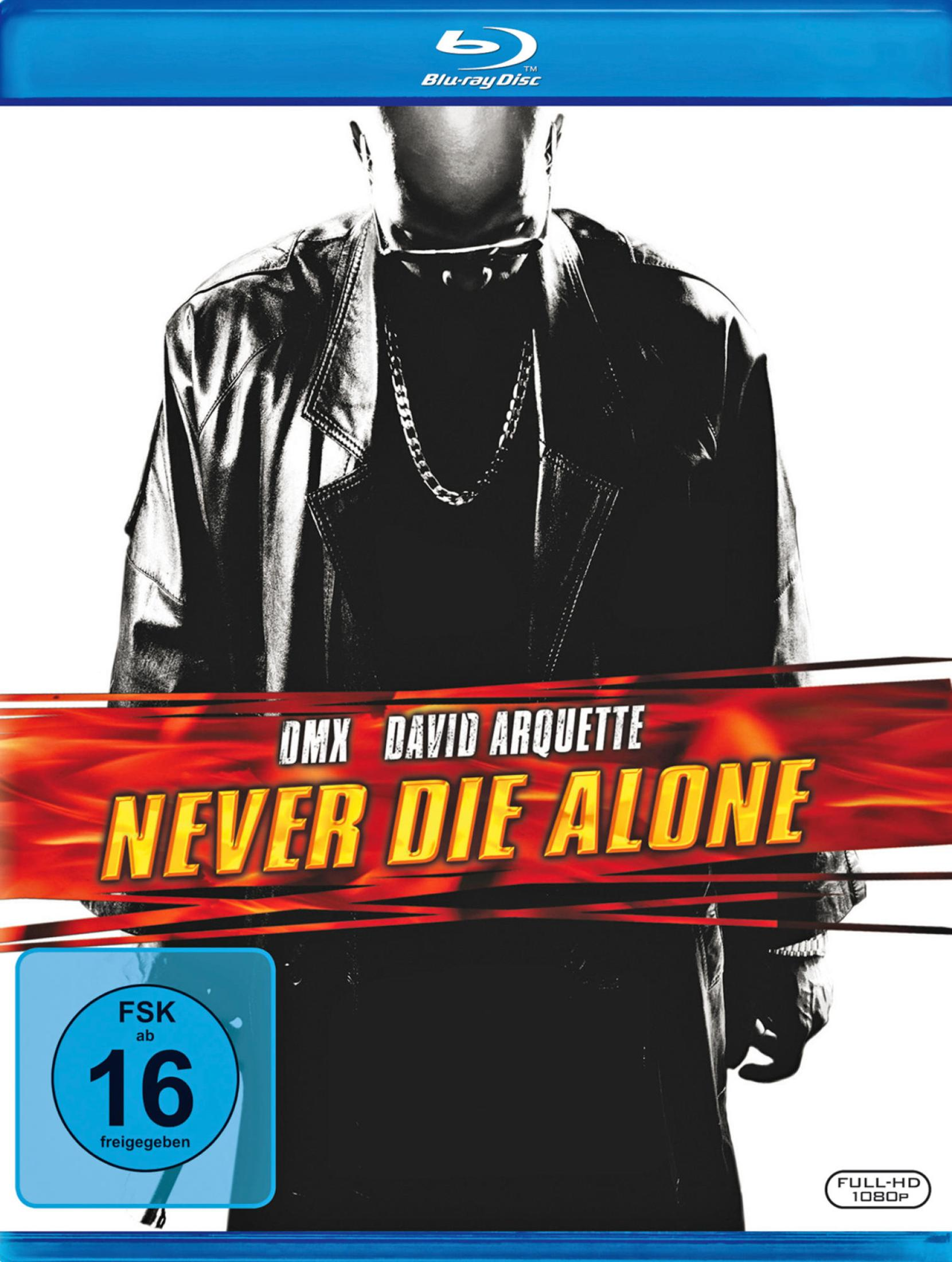 Blu-ray-Cover für Never Die Alone. DMX in Lederjacke. Roter und weißer Text. FSK 16 Logo.