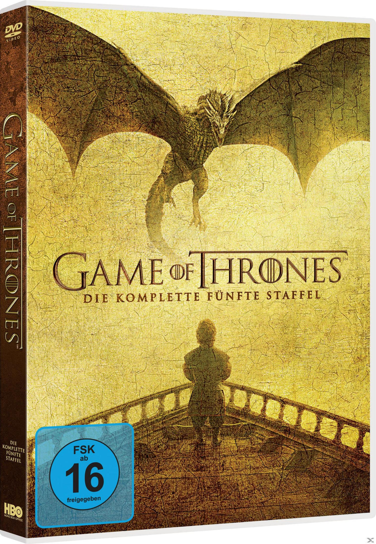 DVD-Cover der fünften Staffel von Game of Thrones mit einem Drachen über einer Figur auf einem Balkon.