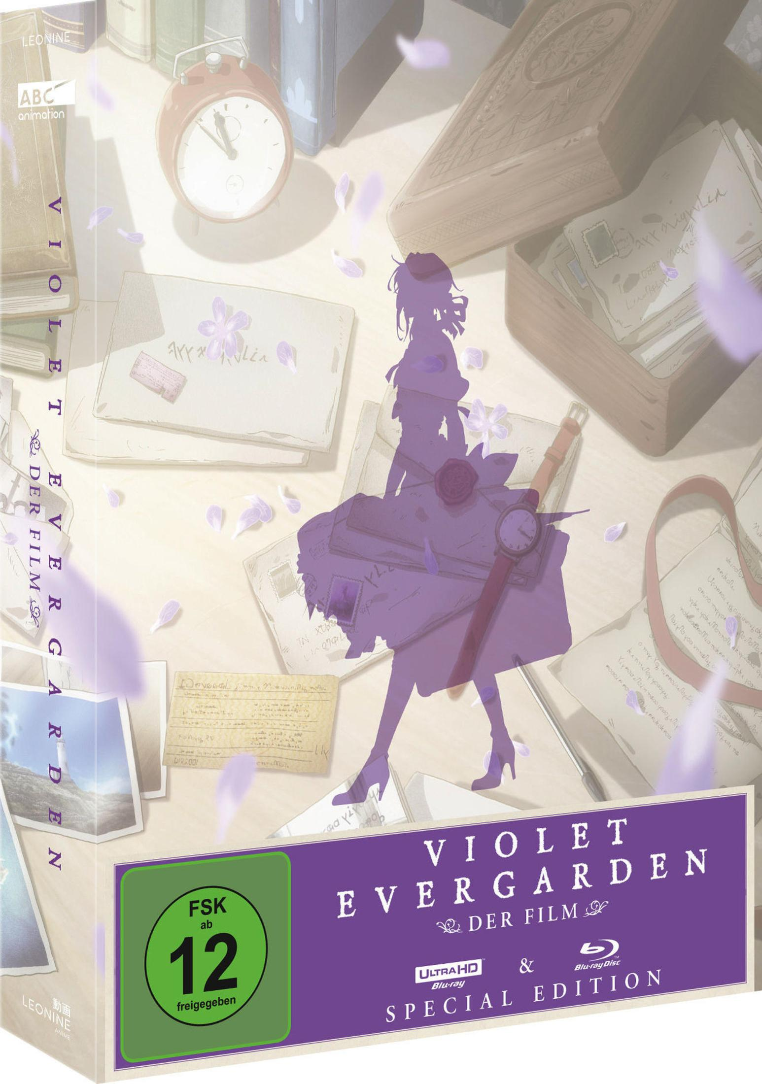 Violet Evergarden Film DVD-Cover mit Frauensilhouette und floralen Details.
