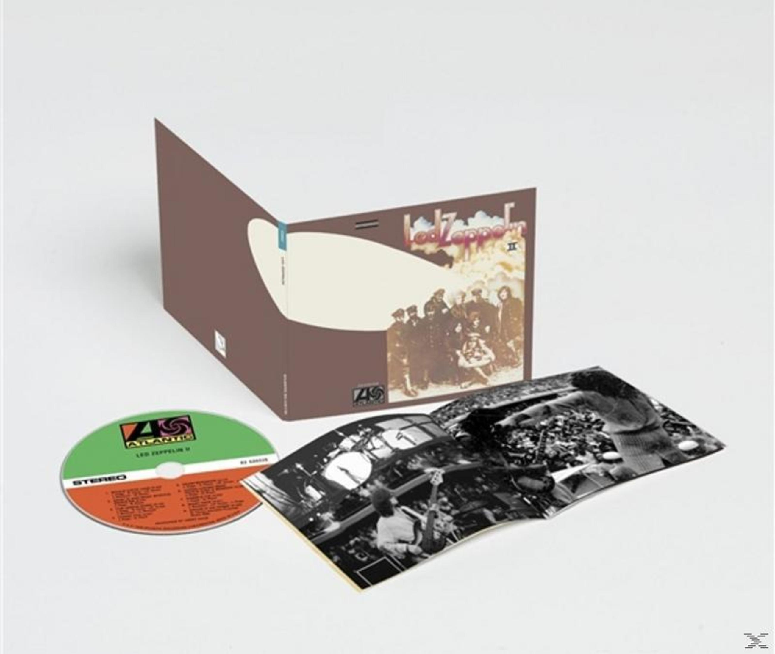 Pochette de l'album Led Zeppelin II avec CD et livret ouvert, sur une surface blanche.