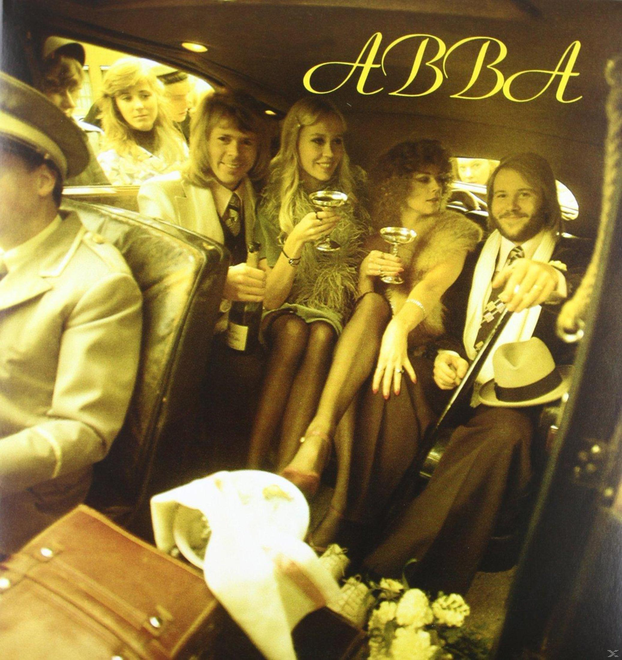 Copertina dell'album degli ABBA con i membri della band in auto.