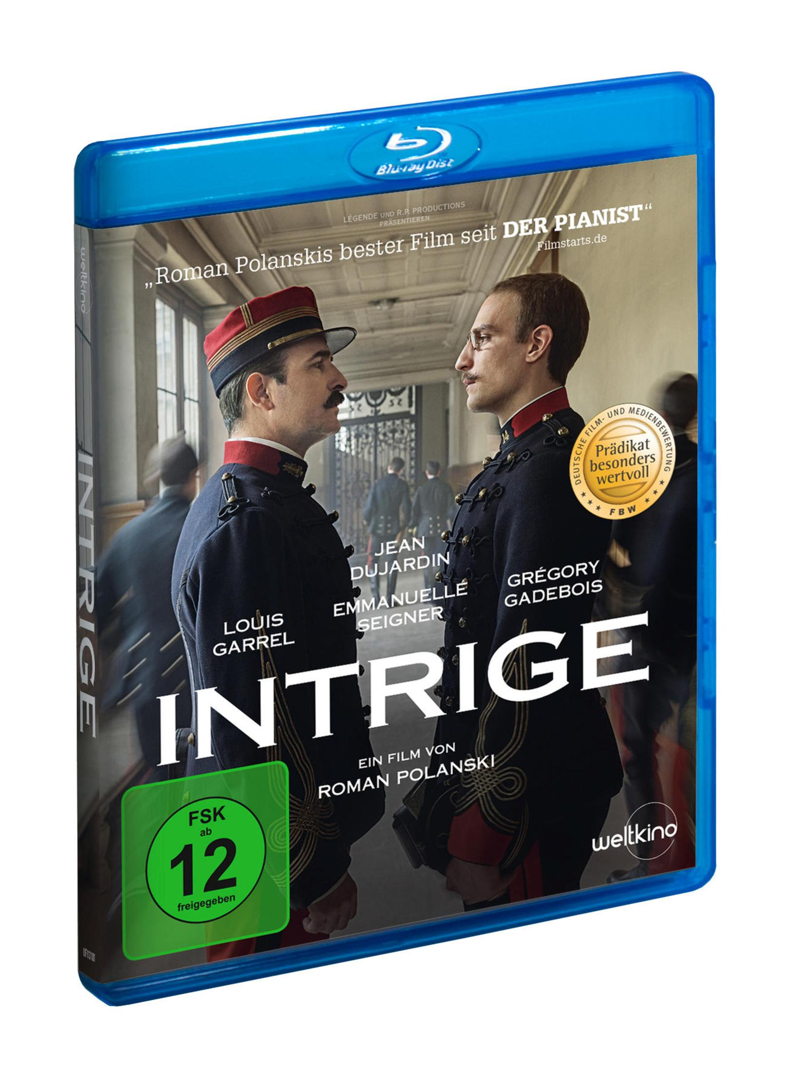Blu-ray-Hülle von Intrige mit zwei Offizieren in historischen Uniformen, die sich in einem Raum gegenüberstehen.
